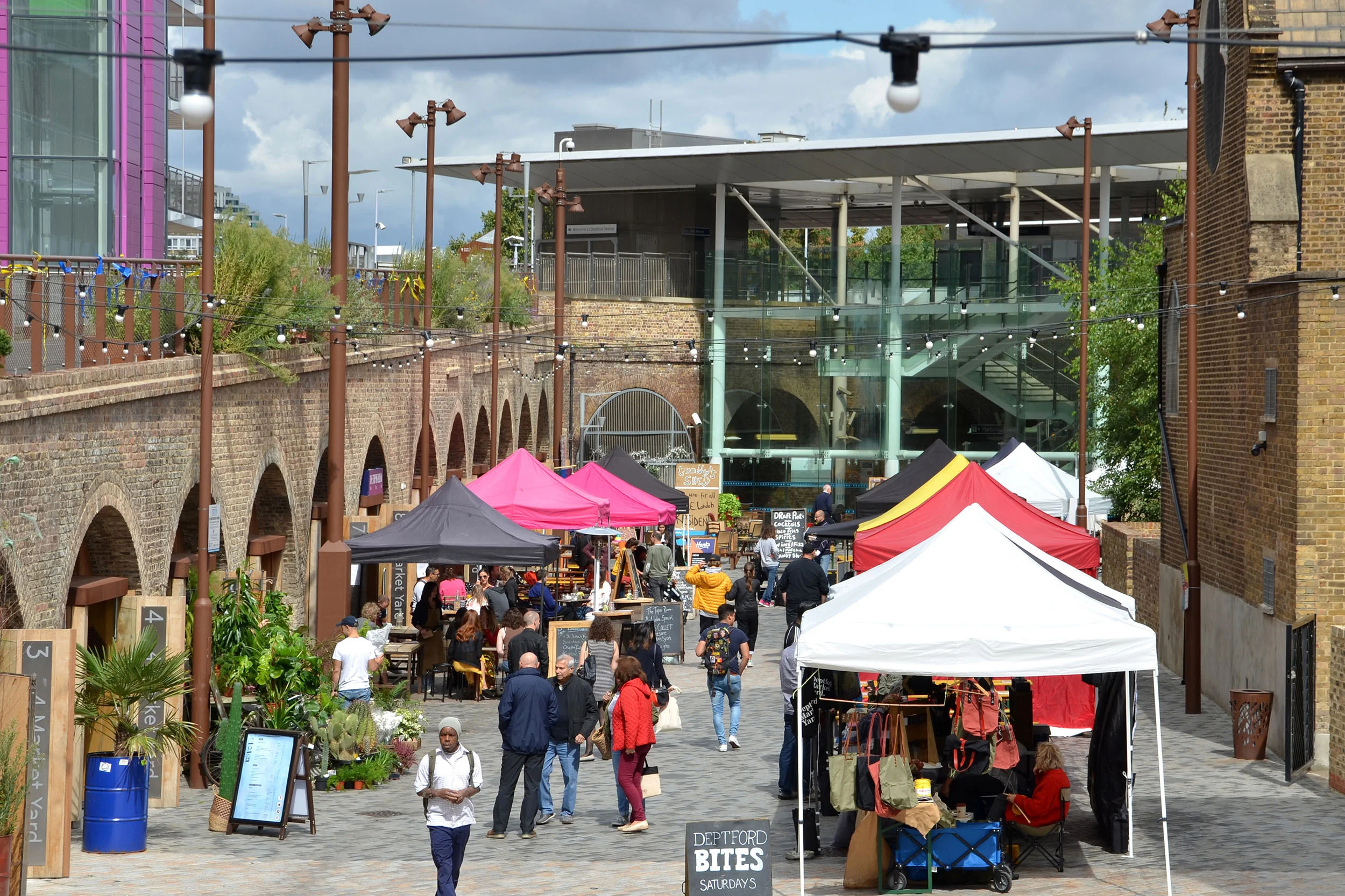 Market Day at Deptford Market Yard .