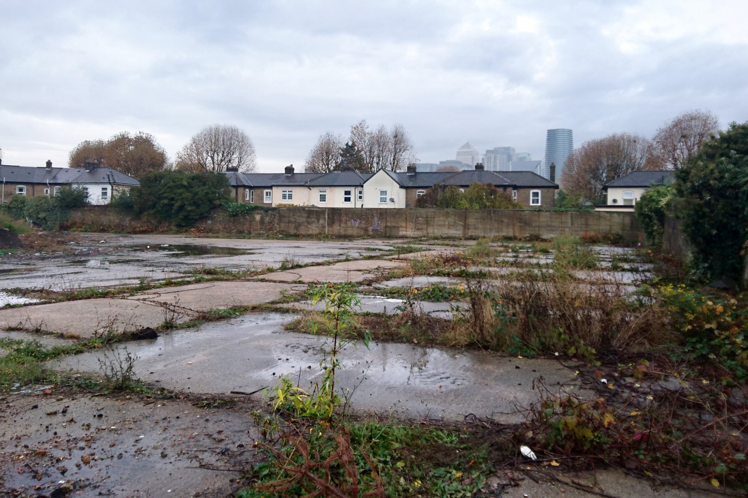    Ambition     A versatile landscape that promotes community cohesion   The landscape ambition for the residential development of a previous industrial site was to create high-quality public, semi-private and private open spaces, which are multi-fun