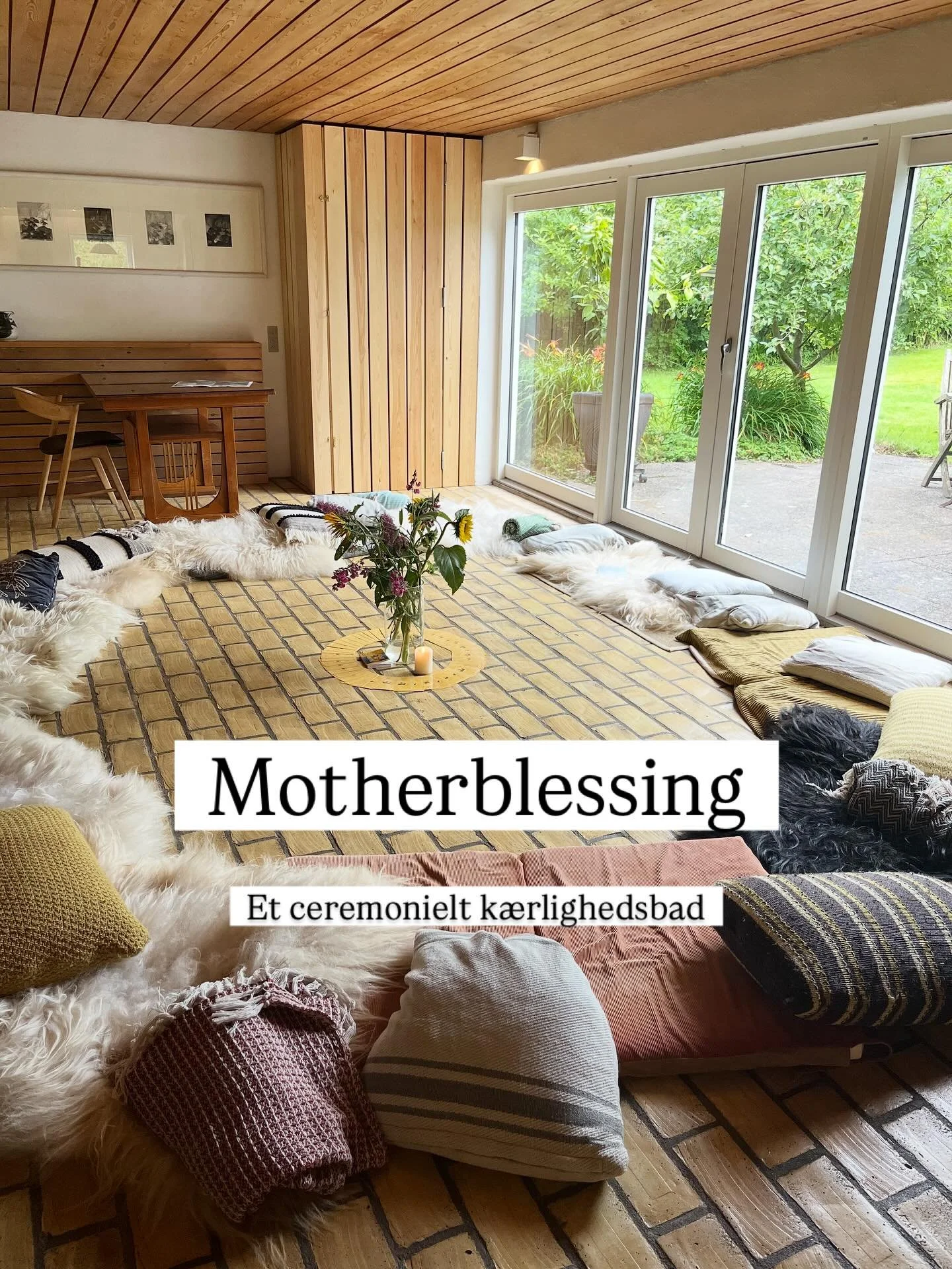 Motherblessing er den k&aelig;rligste hyldest af overgangen til moderskabet og den varmeste omsorgsceremoni for den kommende mor og hendes t&aelig;tteste 🌻

Kender du en kommende mor, der fortjener et k&aelig;rlighedsbad, hvor hun m&aelig;rker, at h