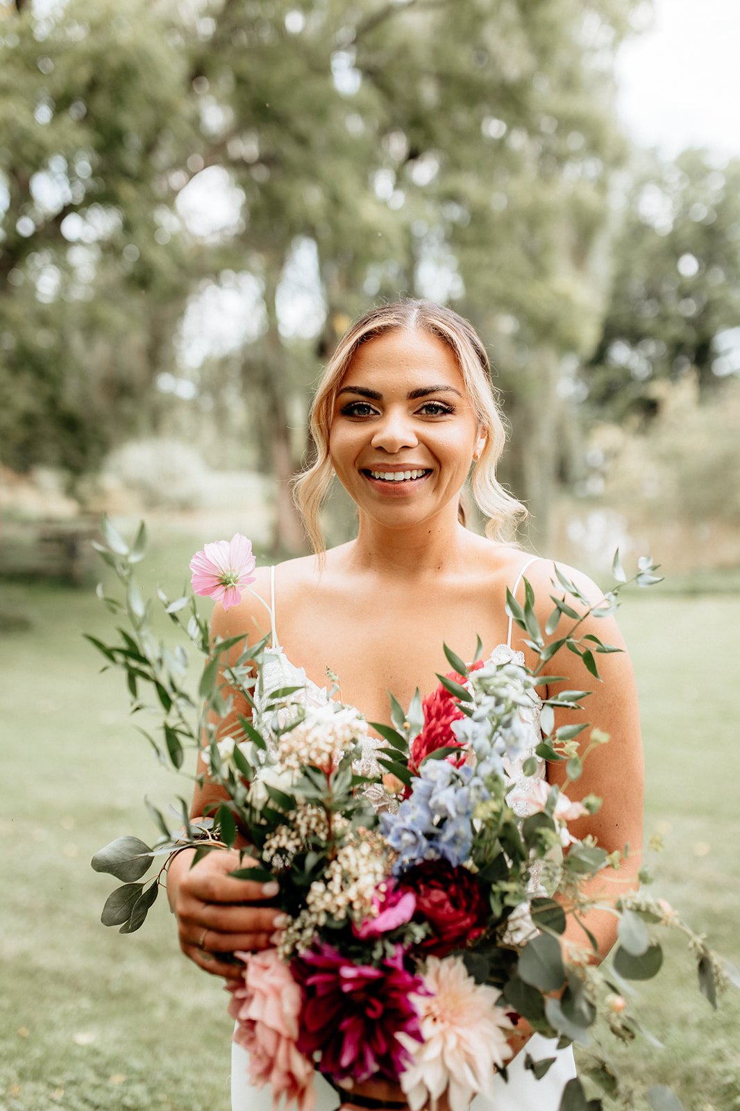 Romantic_Upstate_NY_Wedding_24_bridal_bouquet.jpg