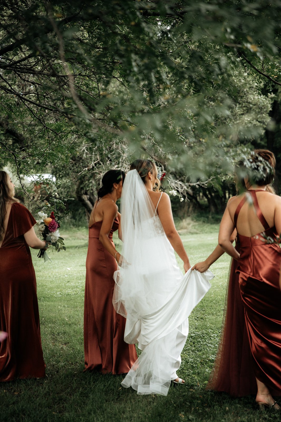 Romantic_Upstate_NY_Wedding_63_bride_bridesmaids.jpg