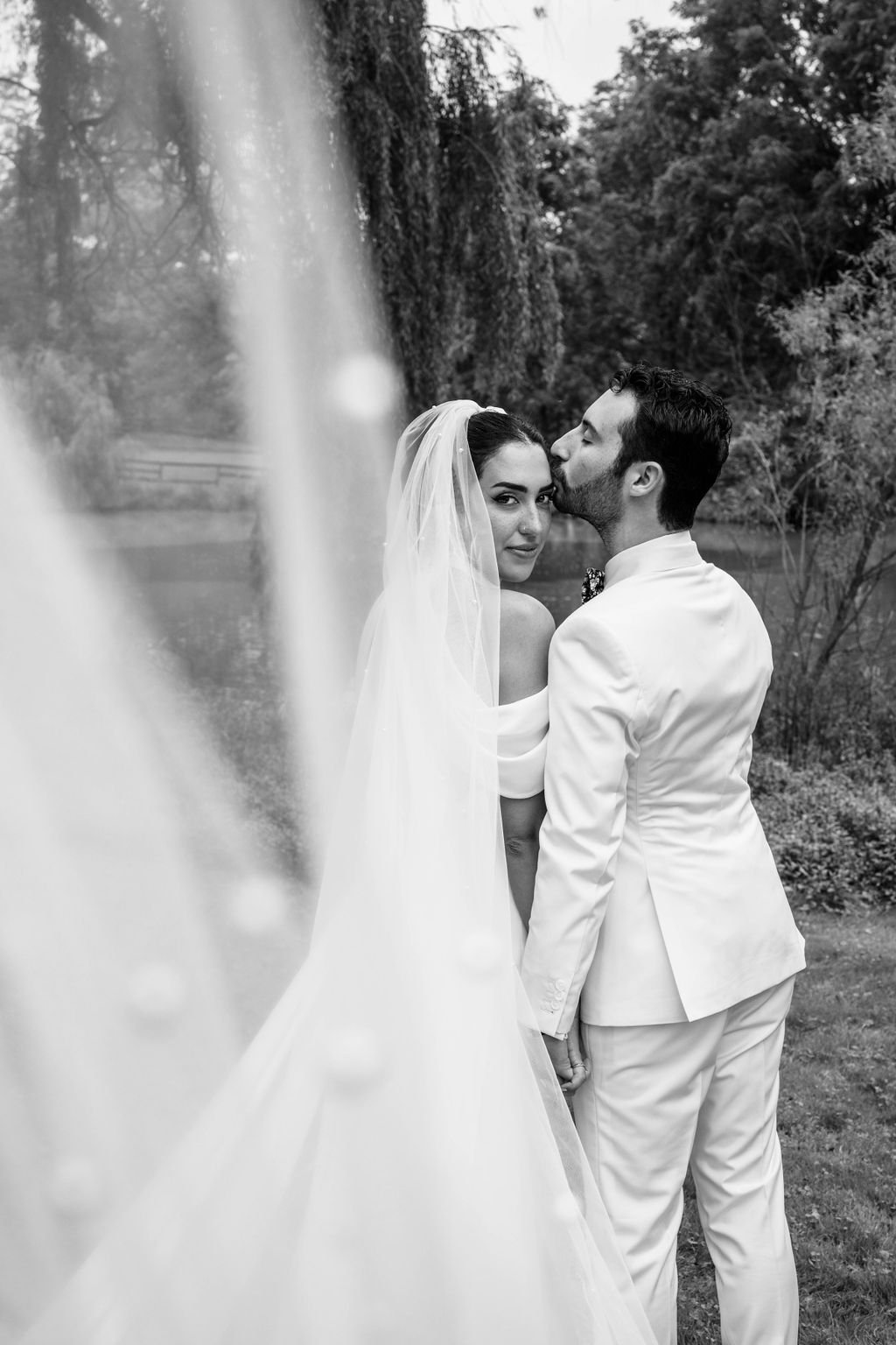 Chill_Wedding_Upstate_NY_25_bride_groom_kiss.jpg