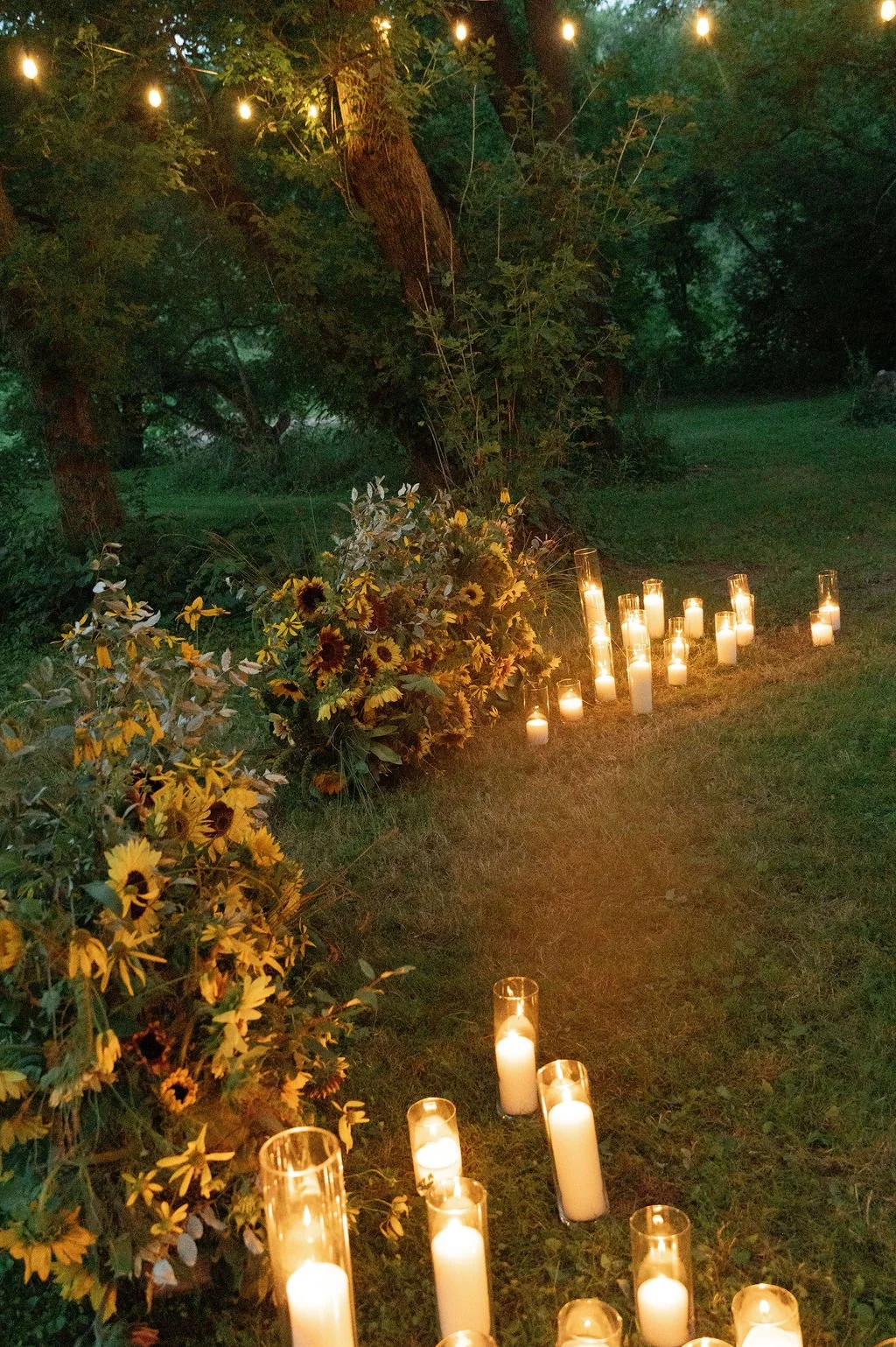 Modern_Wedding_Design_twilight_ceremony_candles.jpg