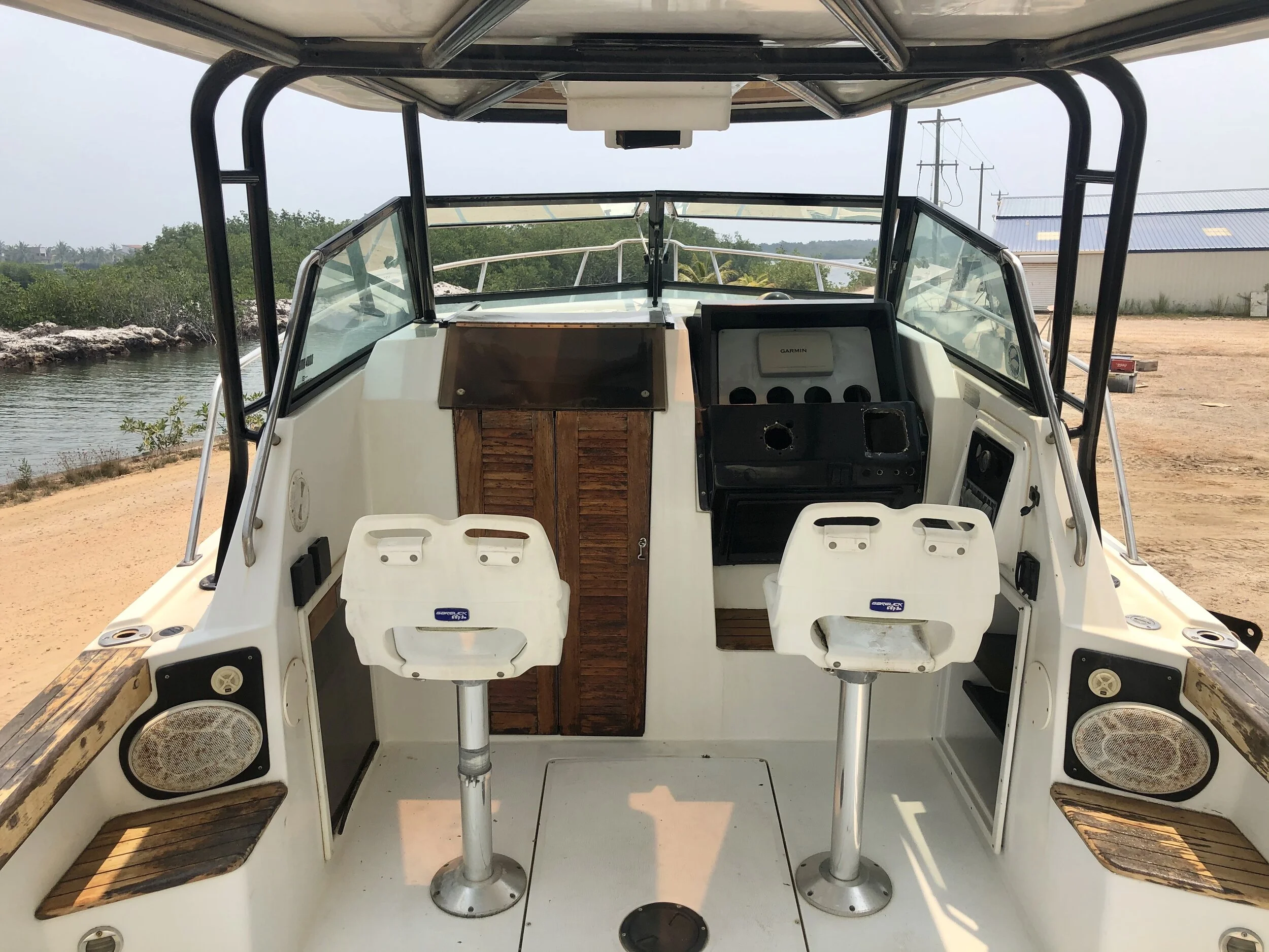 3000 Pursuit Express (Hull Only) — Belize Boat Sales