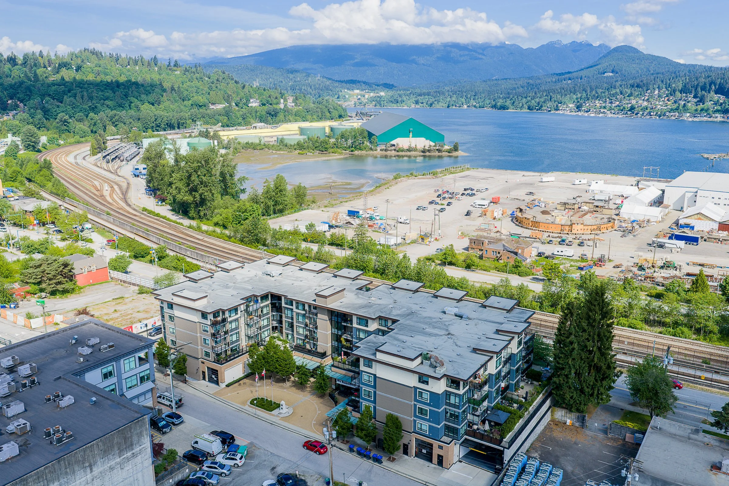 414-2525-Clarke-Street-Port-Moody-The-Strand-Carolyn-Pogue-Best-Port-Moody-Realtor-30.jpg