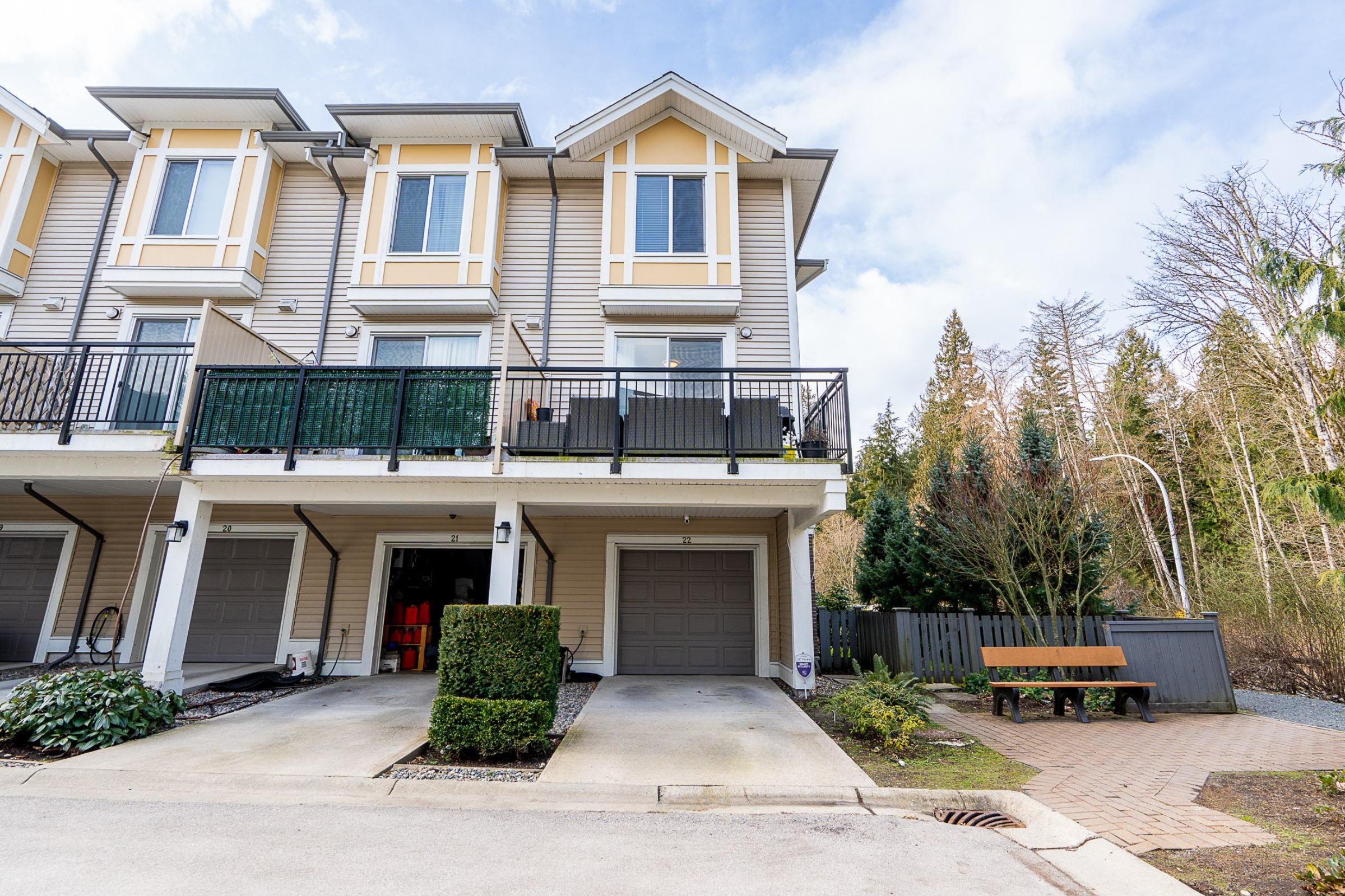 22-9718-161A-Street-Surrey-Carolyn-Pogue-Surrey-Realtor-33.png