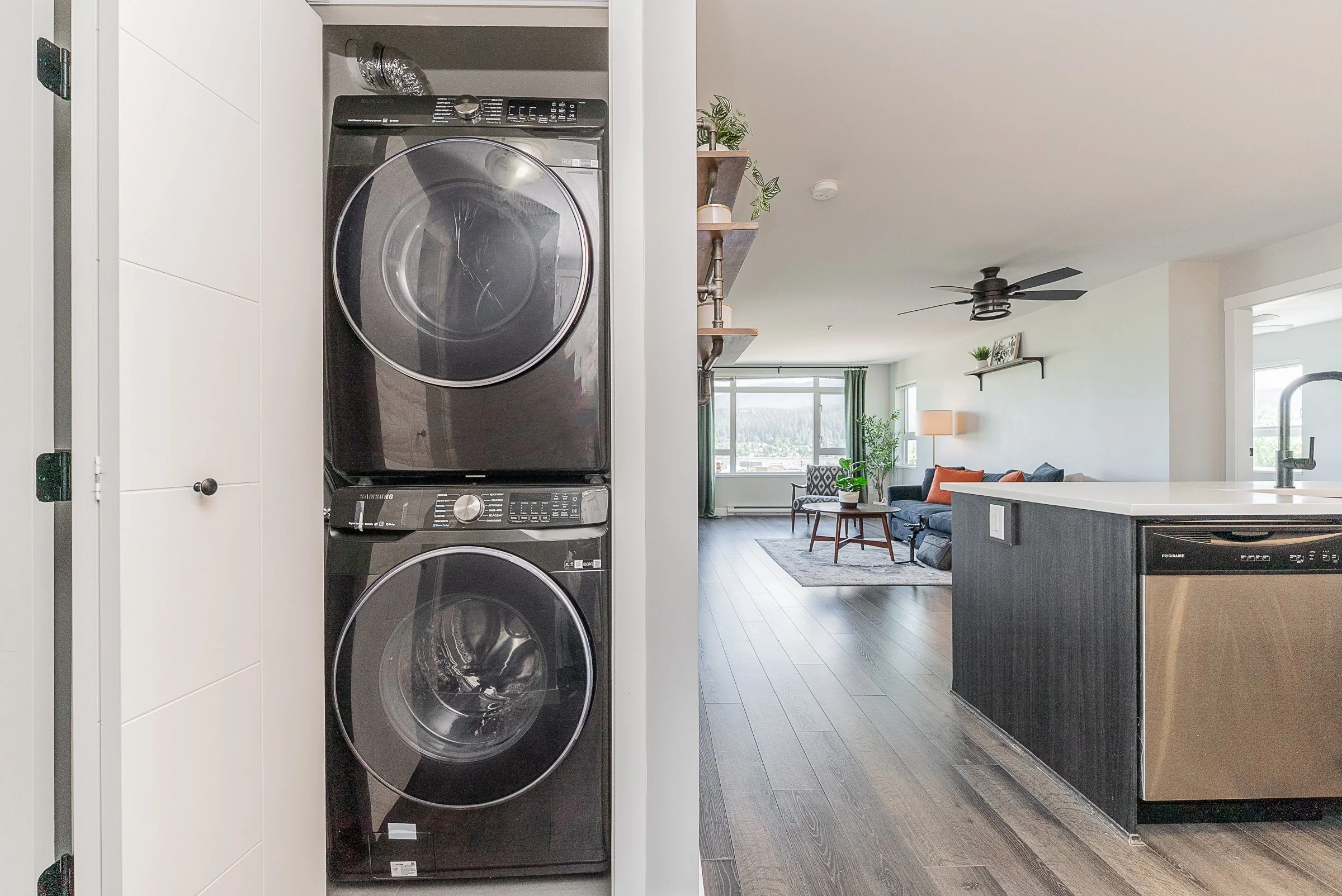414-2525-Clarke-Street-Port-Moody-The-Strand-Carolyn-Pogue-Best-Port-Moody-Realtor-21.jpg