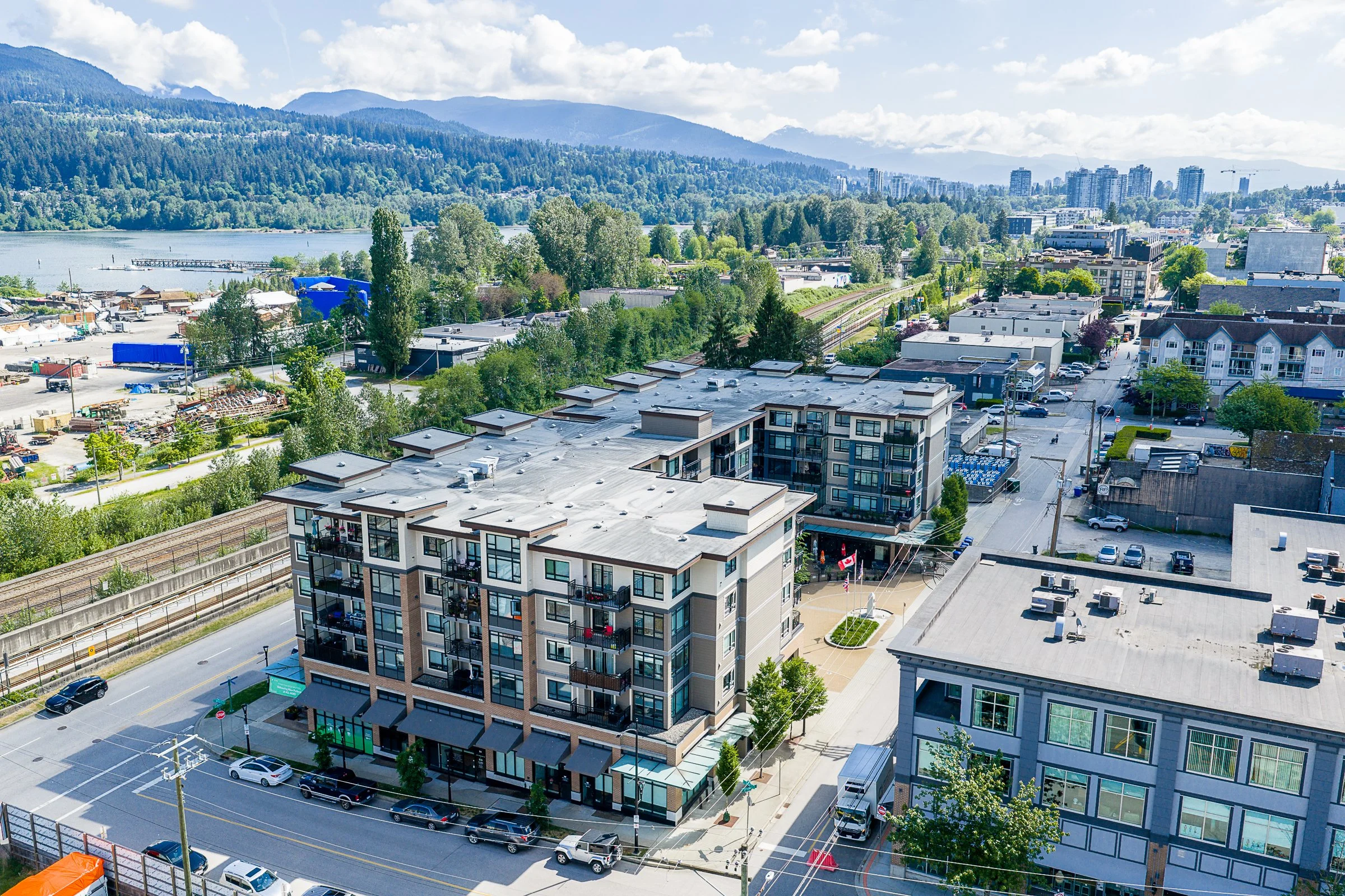 414-2525-Clarke-Street-Port-Moody-The-Strand-Carolyn-Pogue-Best-Port-Moody-Realtor-31.jpg