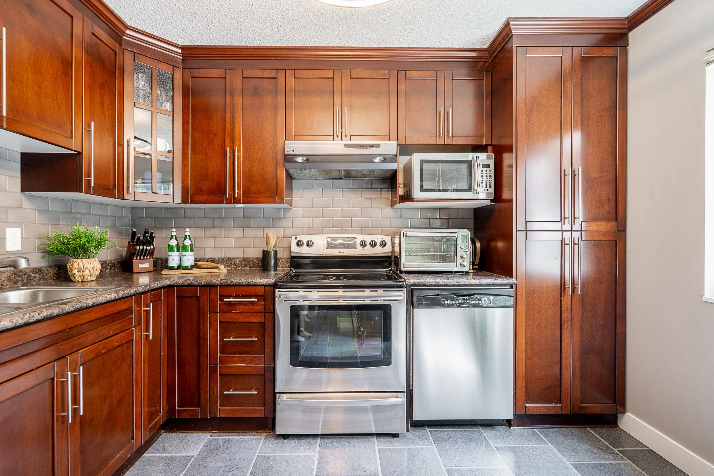 241B-Evergreen-Drive-College-Park-Port-Moody-Carolyn-Pogue-Best-Port-Moody-Realtor-4.jpg