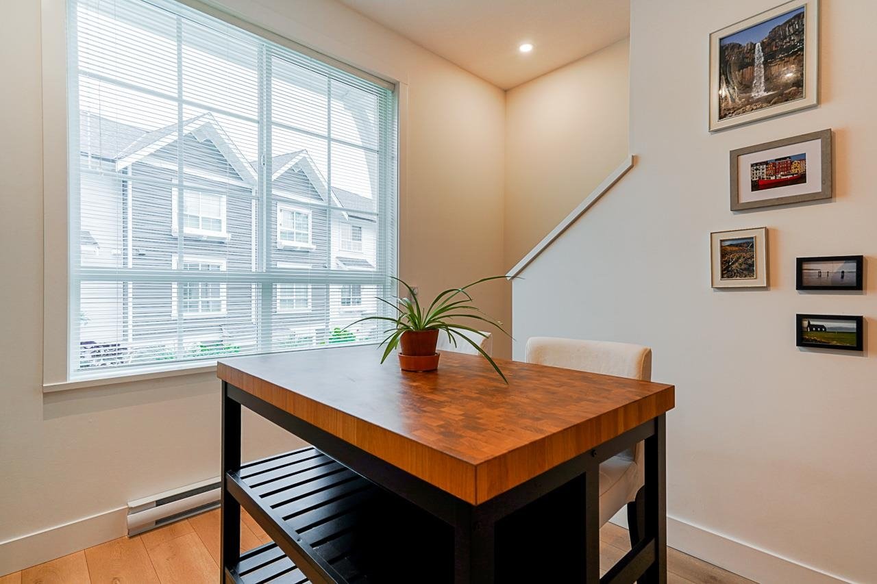 Sold-by-Top-Port-Moody-Real-Estate-Agent-Carolyn-Pogue-16-19696-Hammond-Road-Pitt-Meadows-11.jpeg