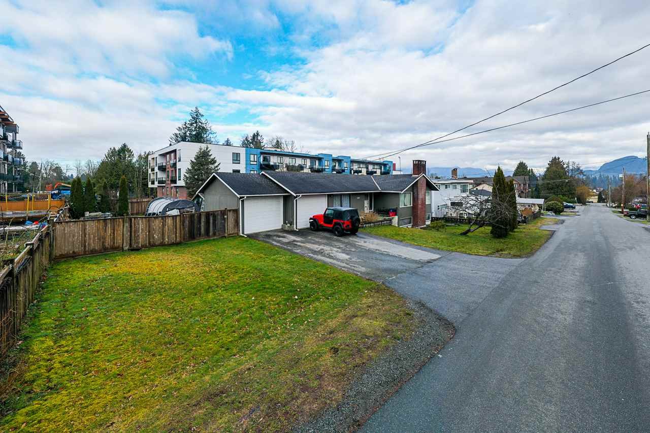 Best-Port-Moody-Real-Estate-Agent-Carolyn-Pogue-12295-Hillside-Street-Maple-Ridge-5.jpeg