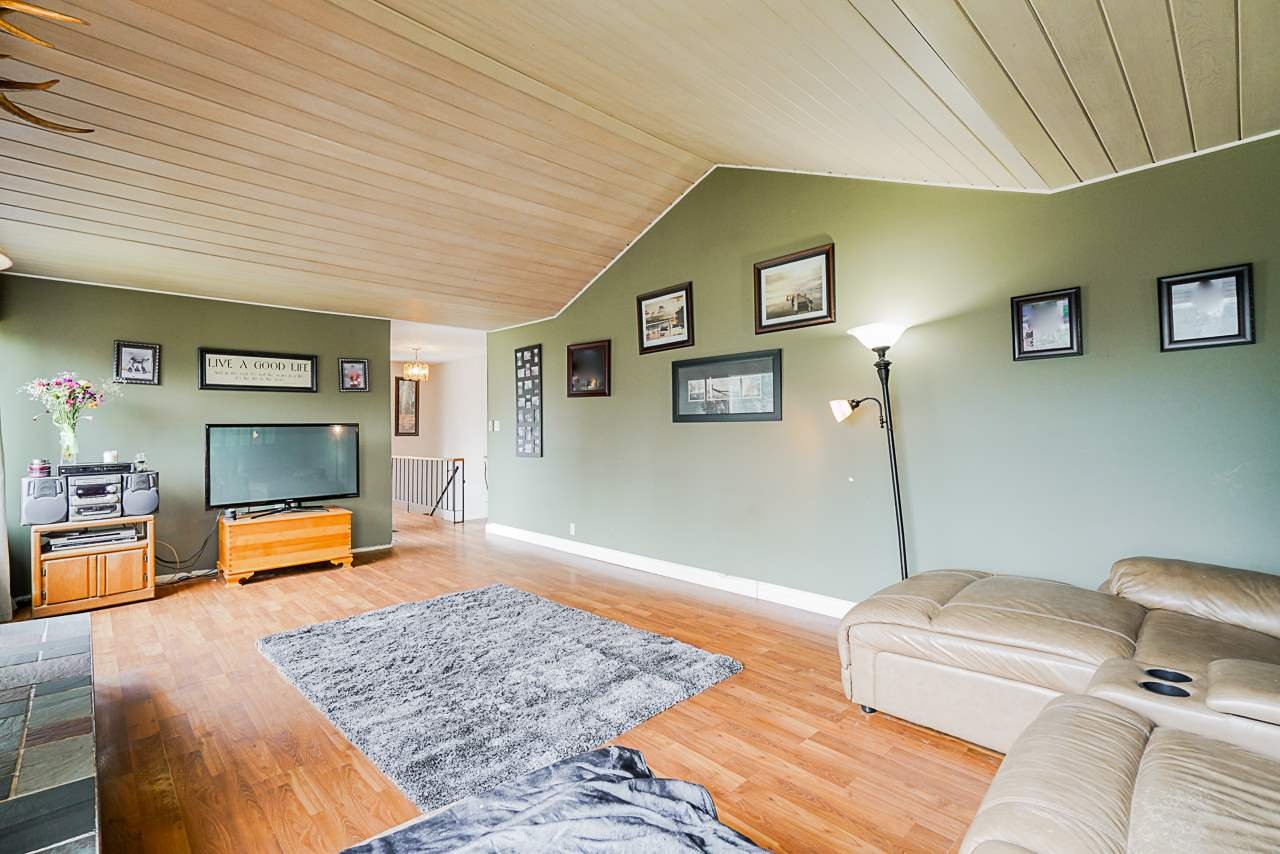 Best-Port-Moody-Real-Estate-Agent-Carolyn-Pogue-12295-Hillside-Street-Maple-Ridge-12.jpeg