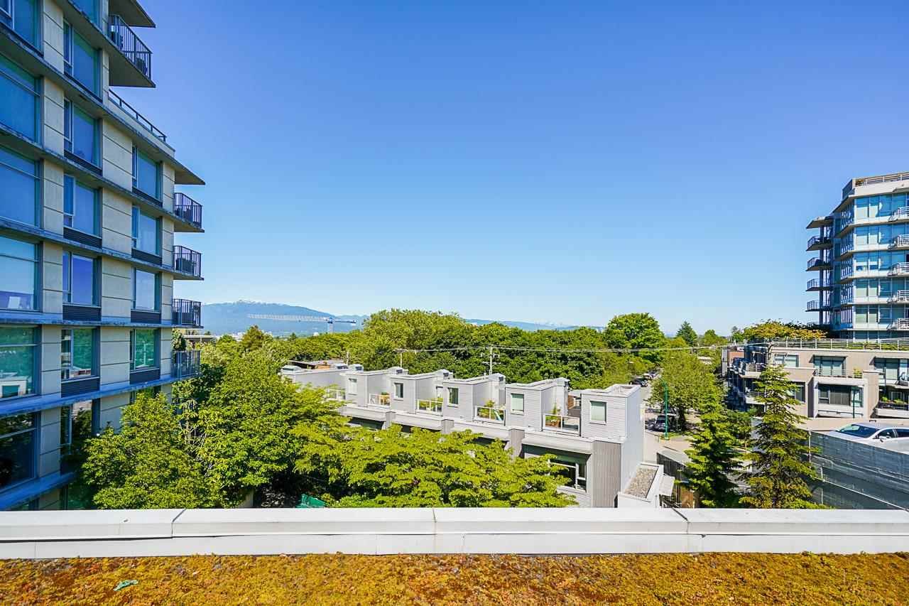 Top-Port-Moody-Real-Estate-Agent-Carolyn-Pogue-305-328-E-11th-Avenue-Vancouver-33.jpeg