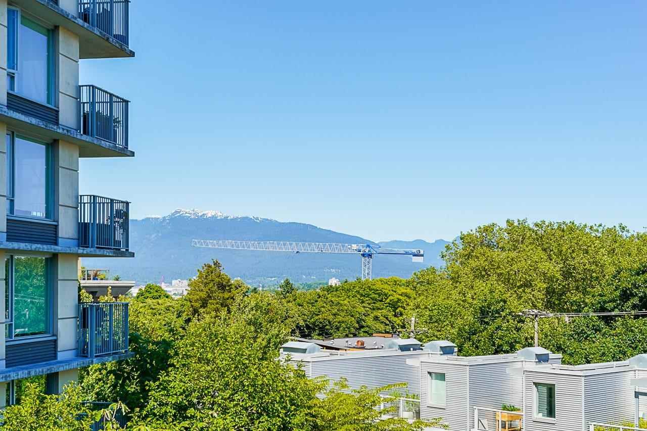Top-Port-Moody-Real-Estate-Agent-Carolyn-Pogue-305-328-E-11th-Avenue-Vancouver-34.jpeg