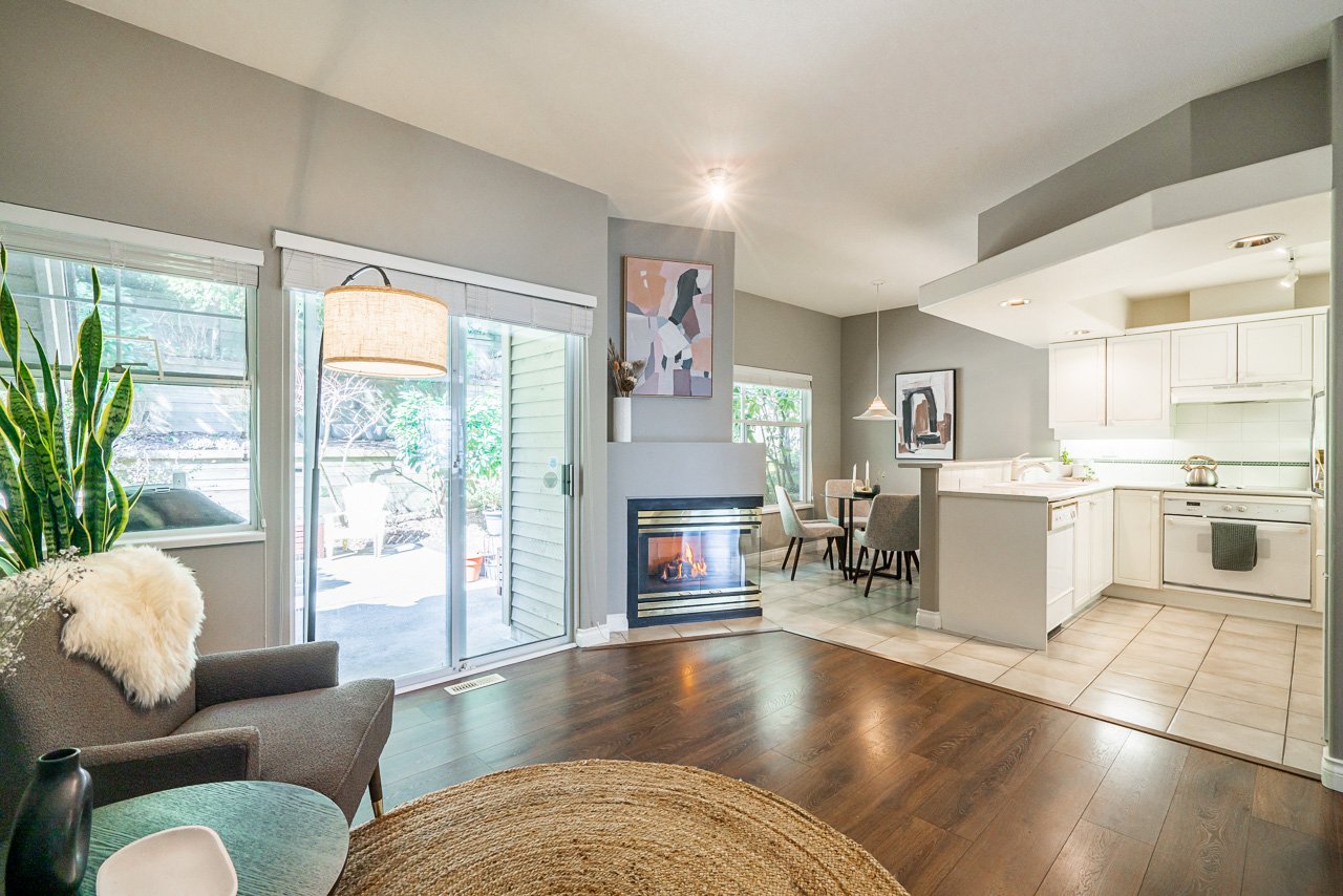 2-2979-Panorama-Drive-Coquitlam-Carolyn-Pogue-Coquitlam-Realtor-18.jpg