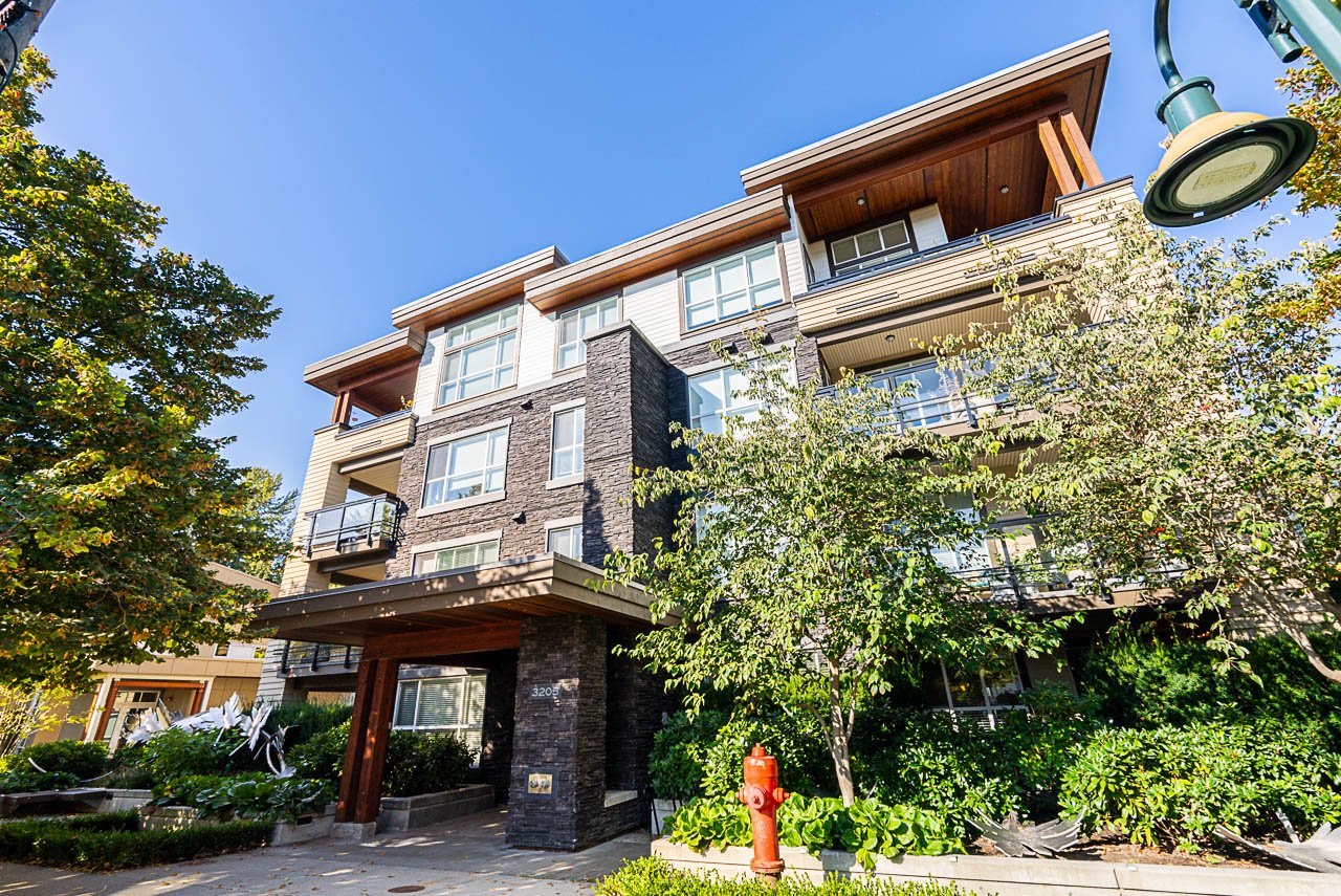 417-3205-Mountain-Highway-North-Vancouver-Carolyn-Pogue-Realtor-2.jpg