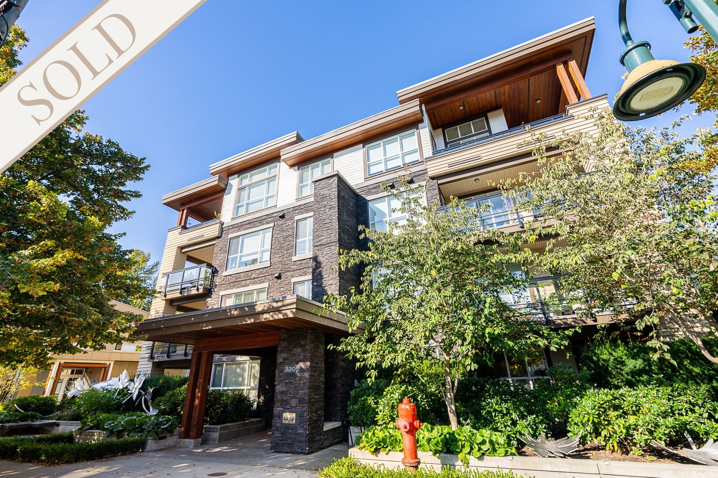 417 3205 MOUNTAIN HIGHWAY | North Vancouver