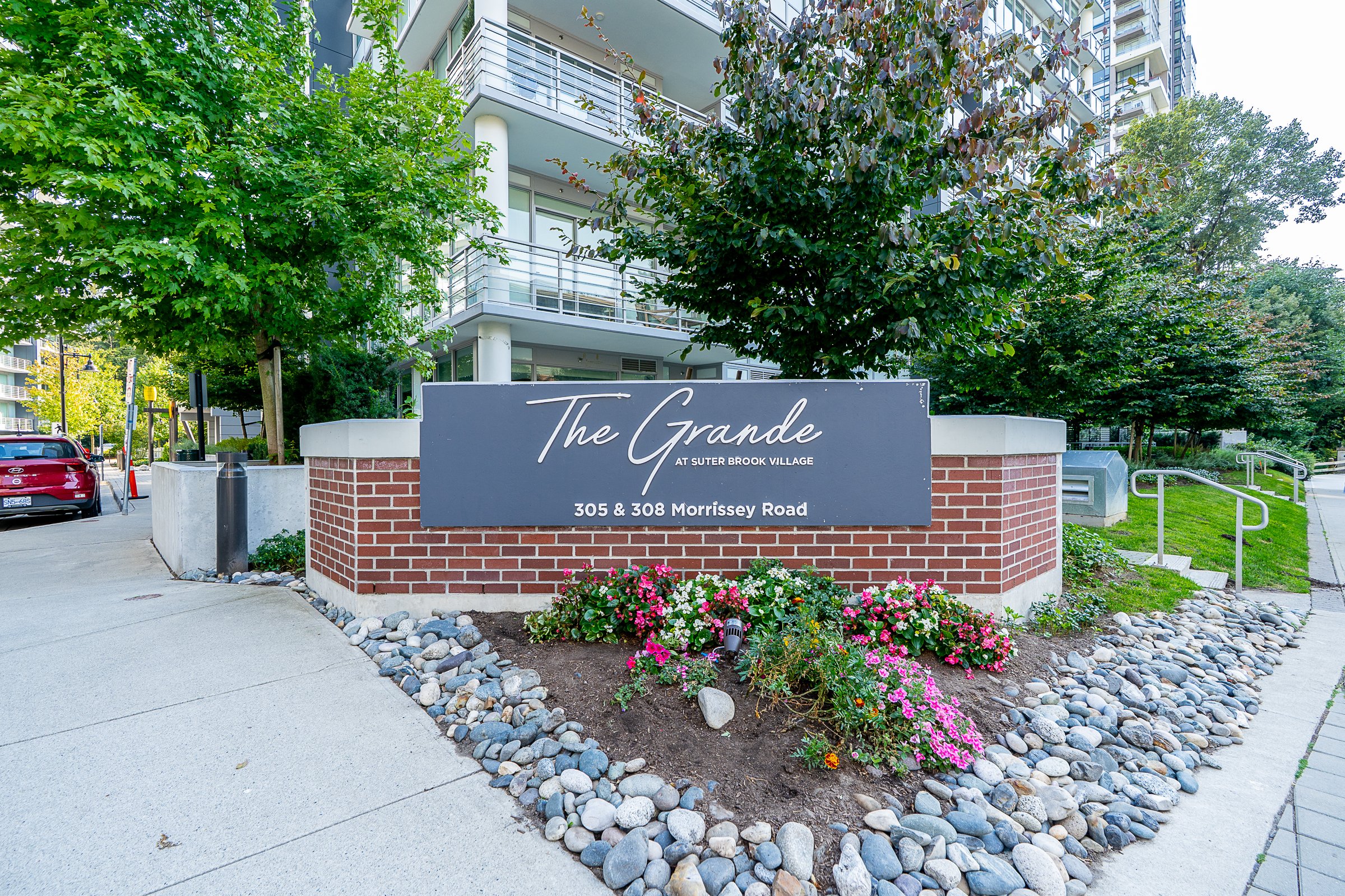 707-305-Morrissey-Road-The-Grande-Suter-Brook-Village-Port-Moody-Carolyn-Pogue-Best-Port-Moody-Realtor-2.jpg