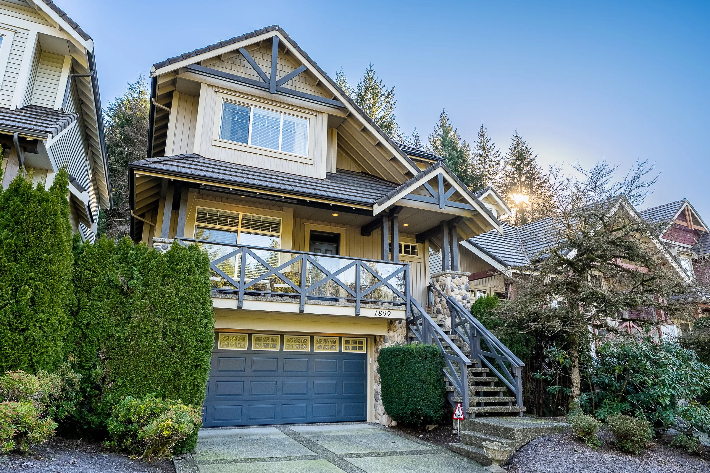 1899 PARKWAY BOULEVARD | Coquitlam