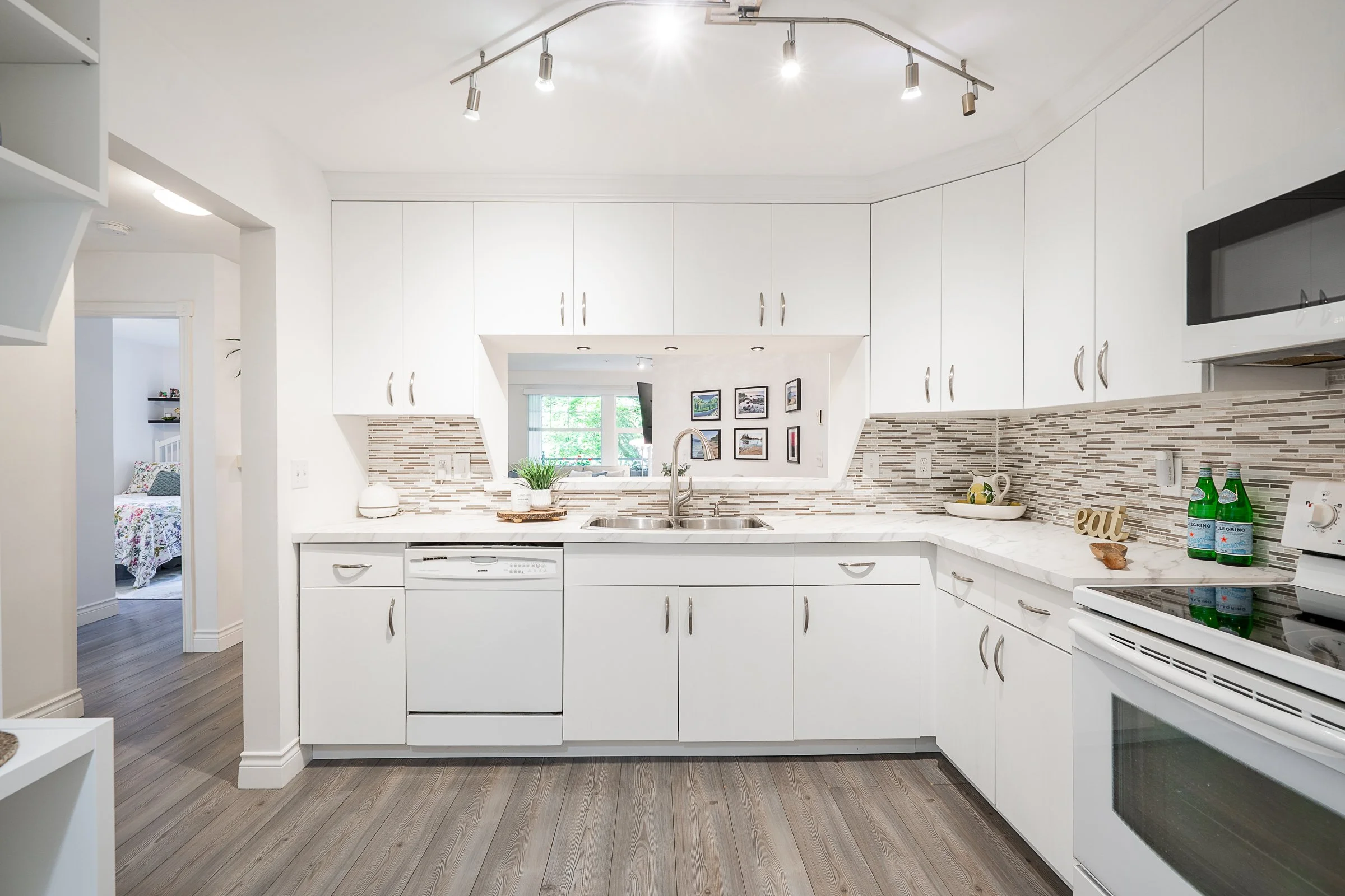 202-3075-Primrose-Lane-Coquitlam-Lakeside-Terrace-Carolyn-Pogue-Best-Coquitlam-Realtor-3.jpg