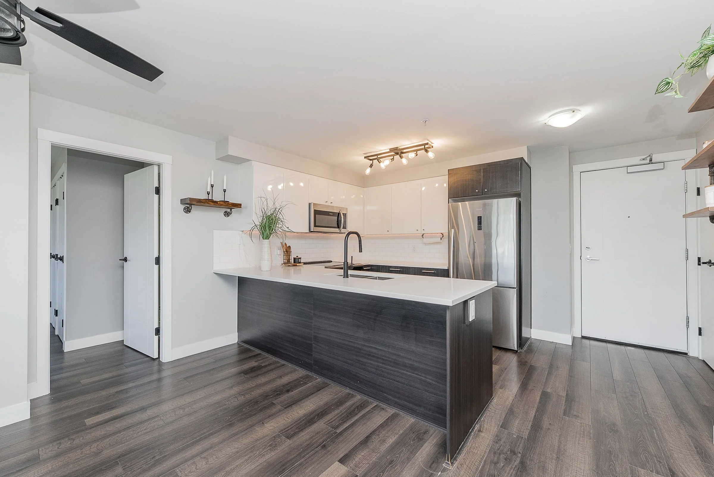414-2525-Clarke-Street-Port-Moody-The-Strand-Carolyn-Pogue-Best-Port-Moody-Realtor-6.jpg