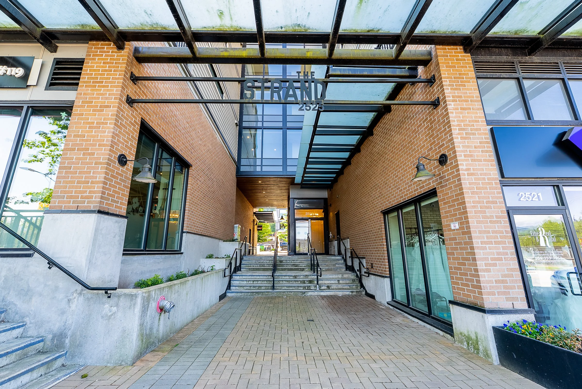 414-2525-Clarke-Street-Port-Moody-The-Strand-Carolyn-Pogue-Best-Port-Moody-Realtor-23.jpg