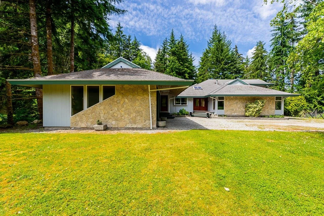 261 Strong Road Anmore Carolyn Pogue Best Anmore Realtor and Port Moody Realtor