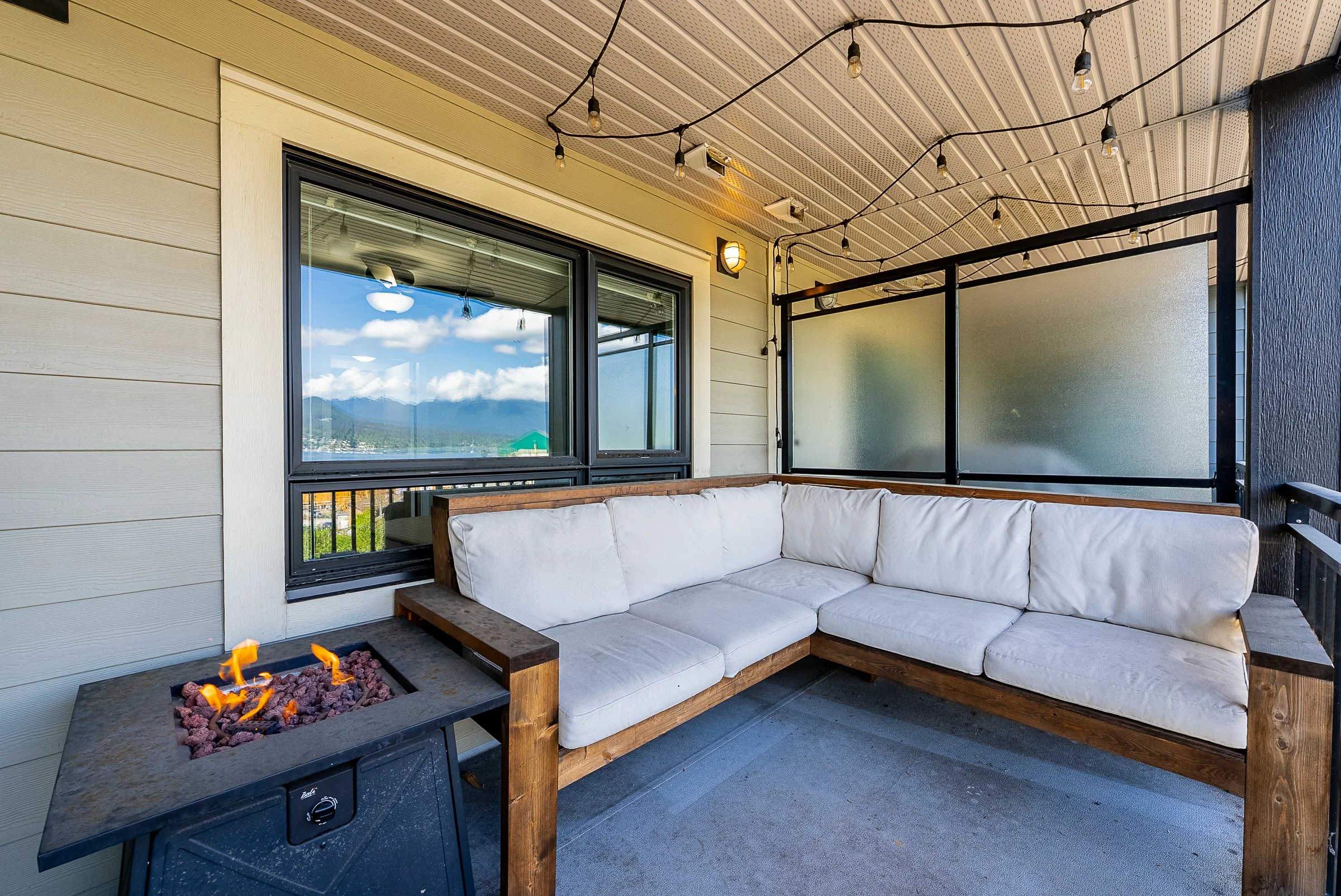 414-2525-Clarke-Street-Port-Moody-The-Strand-Carolyn-Pogue-Best-Port-Moody-Realtor-13.jpg