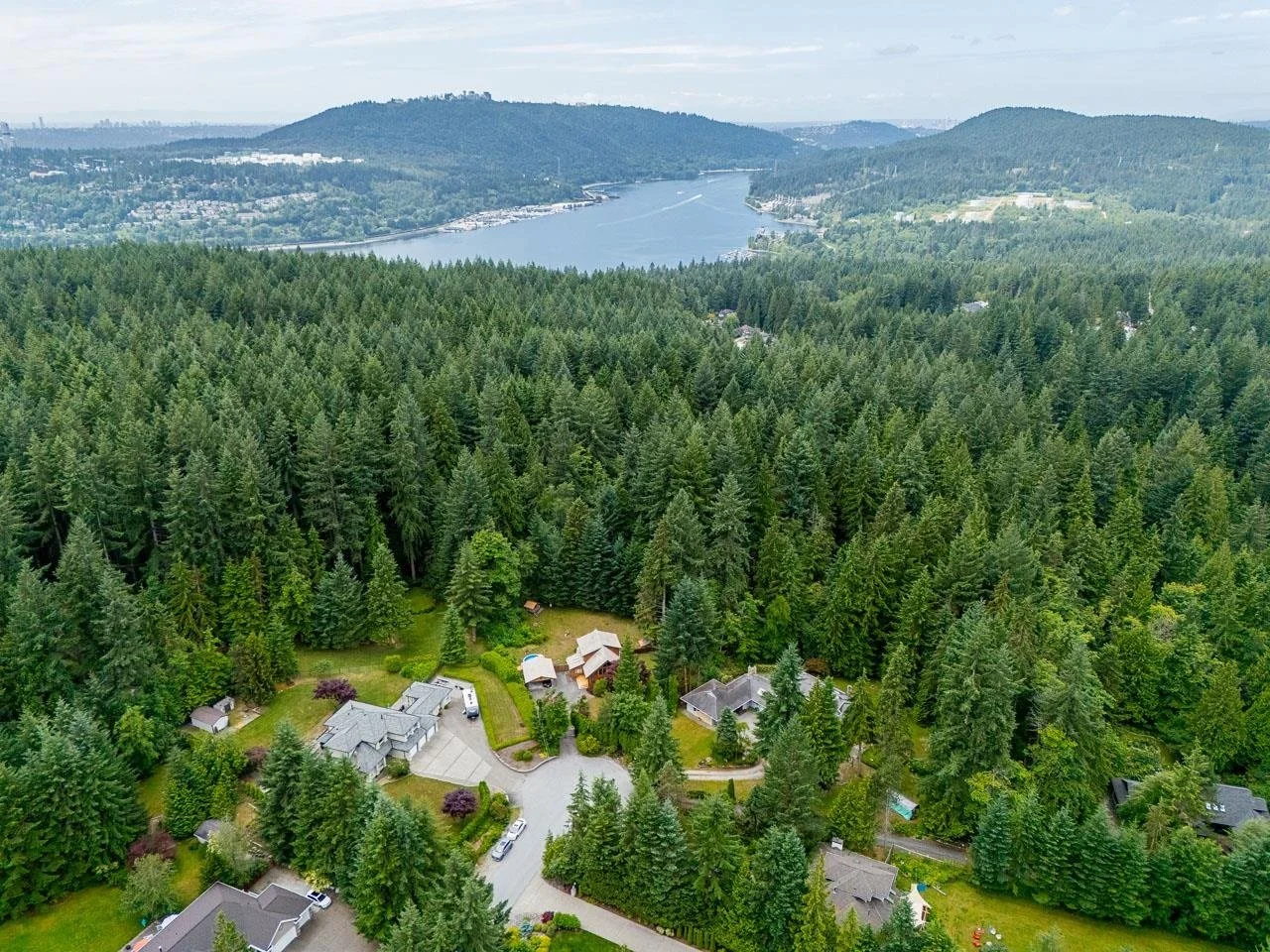 261 Strong Road Anmore Carolyn Pogue Best Anmore Realtor and Port Moody Realtor