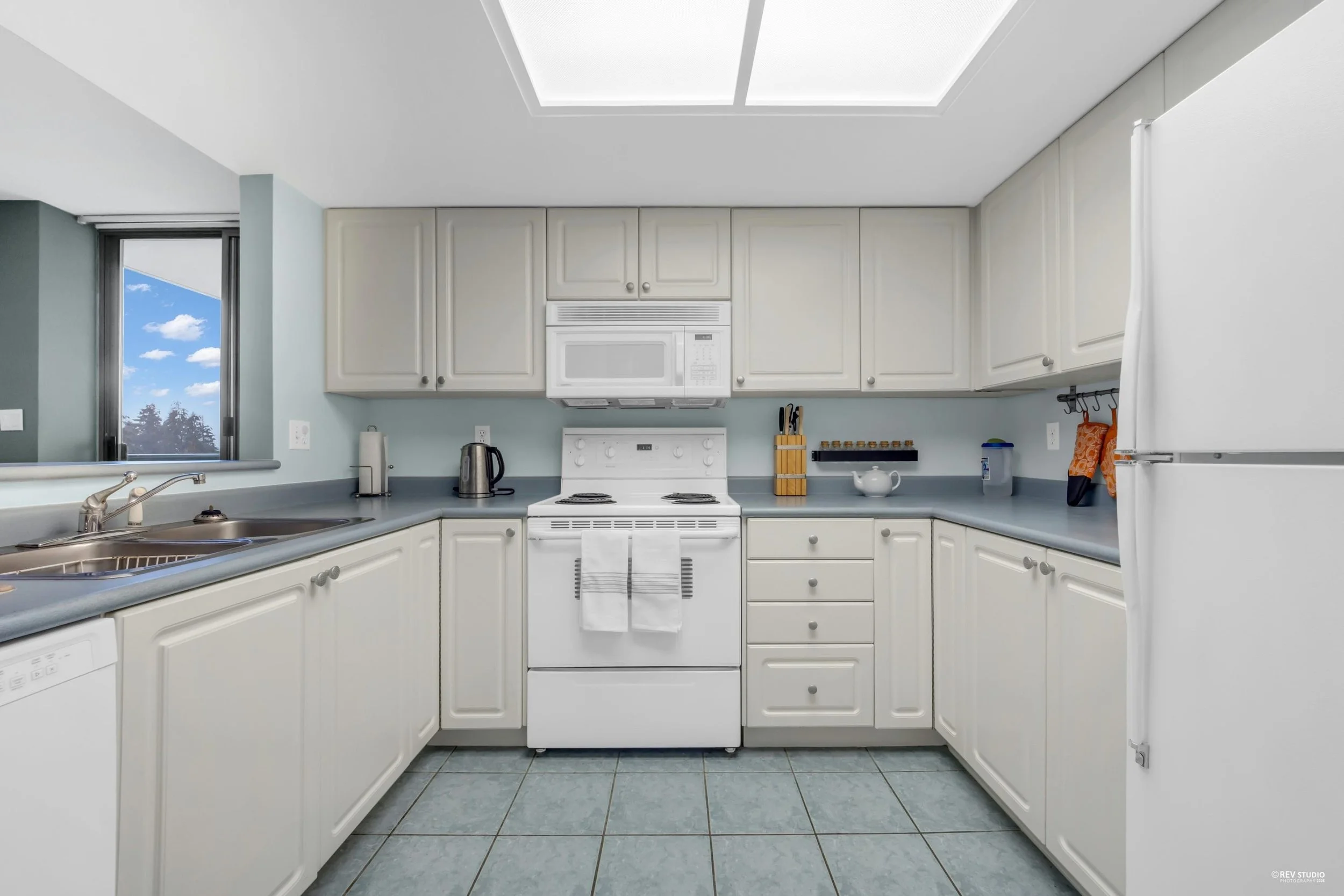 905 200 Newport Drive Port Moody Carolyn Pogue Best Port Moody Realtor Newport Village Condo