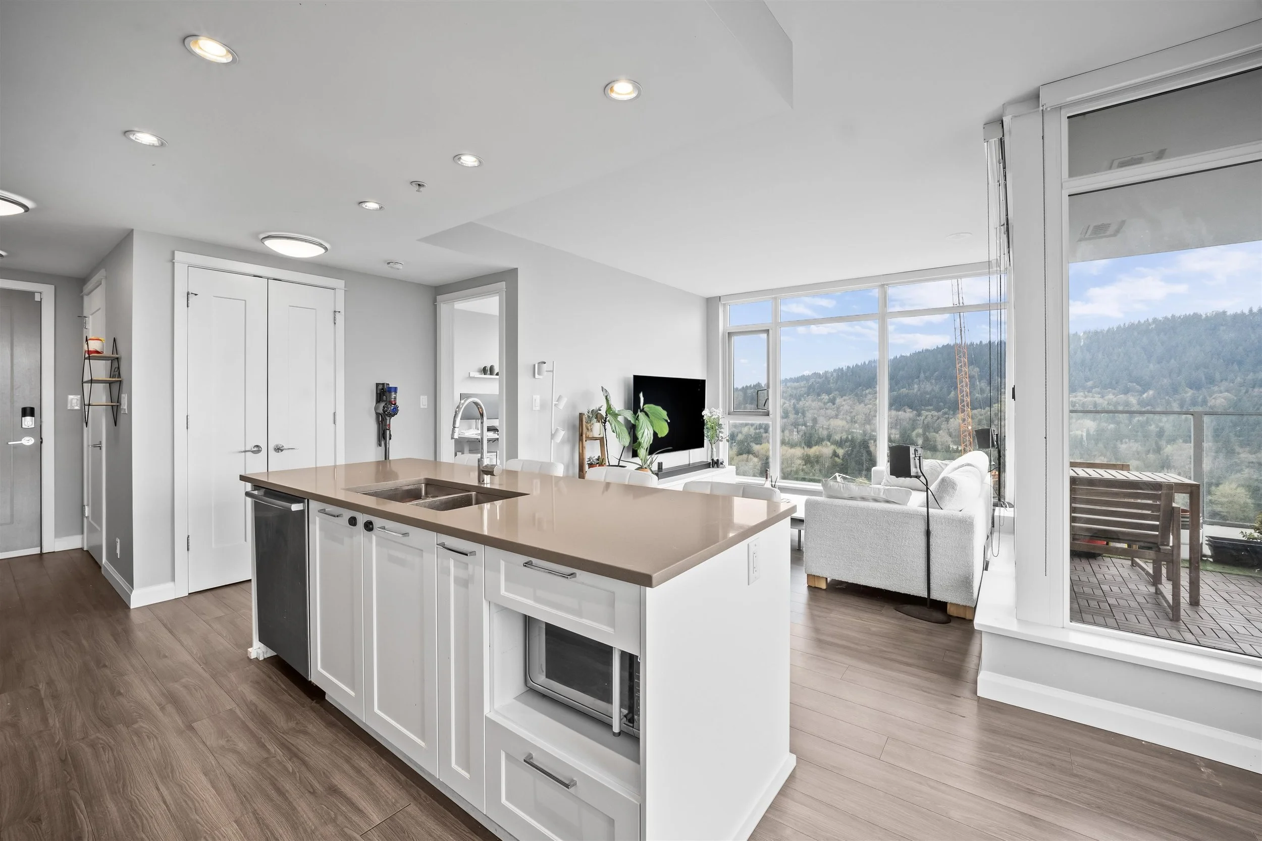 2005-520-Como-Lake-Avenue-Coquitlam-Carolyn-Pogue-Best-Coquitlam-Realtor-