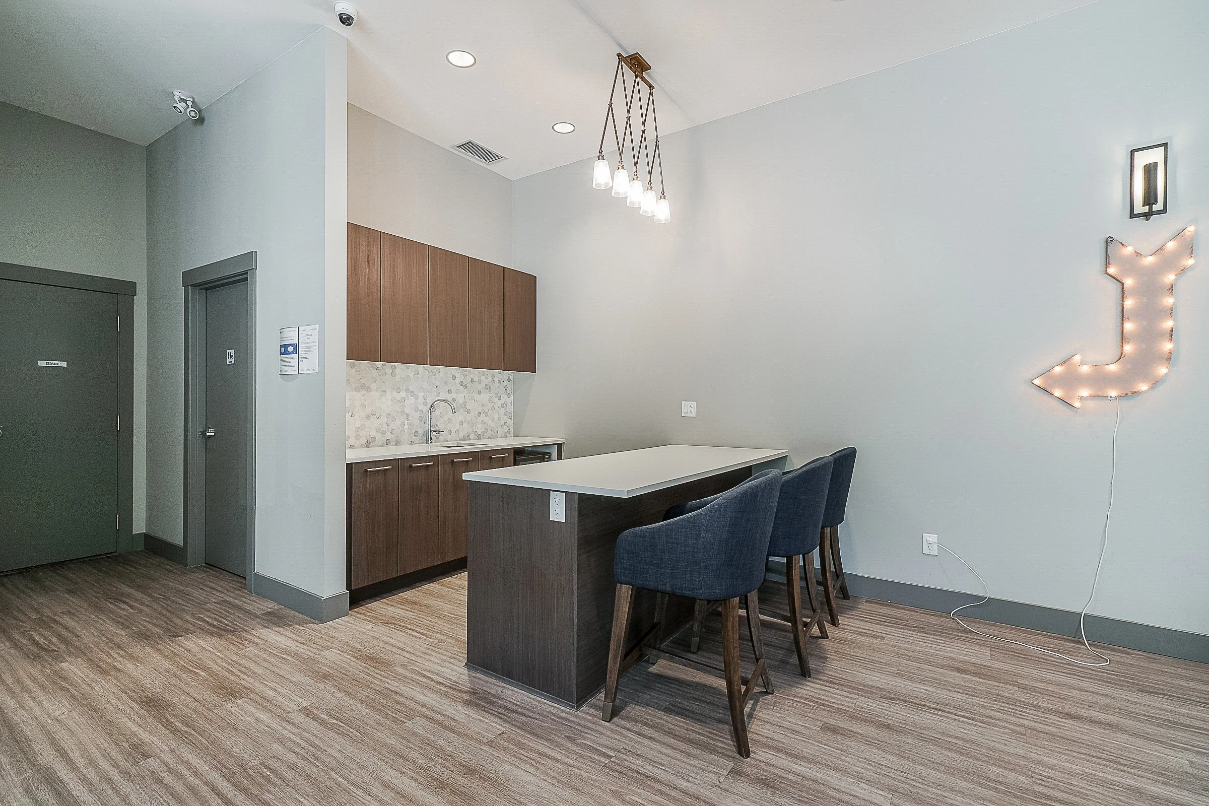 414-2525-Clarke-Street-Port-Moody-The-Strand-Carolyn-Pogue-Best-Port-Moody-Realtor-27.jpg