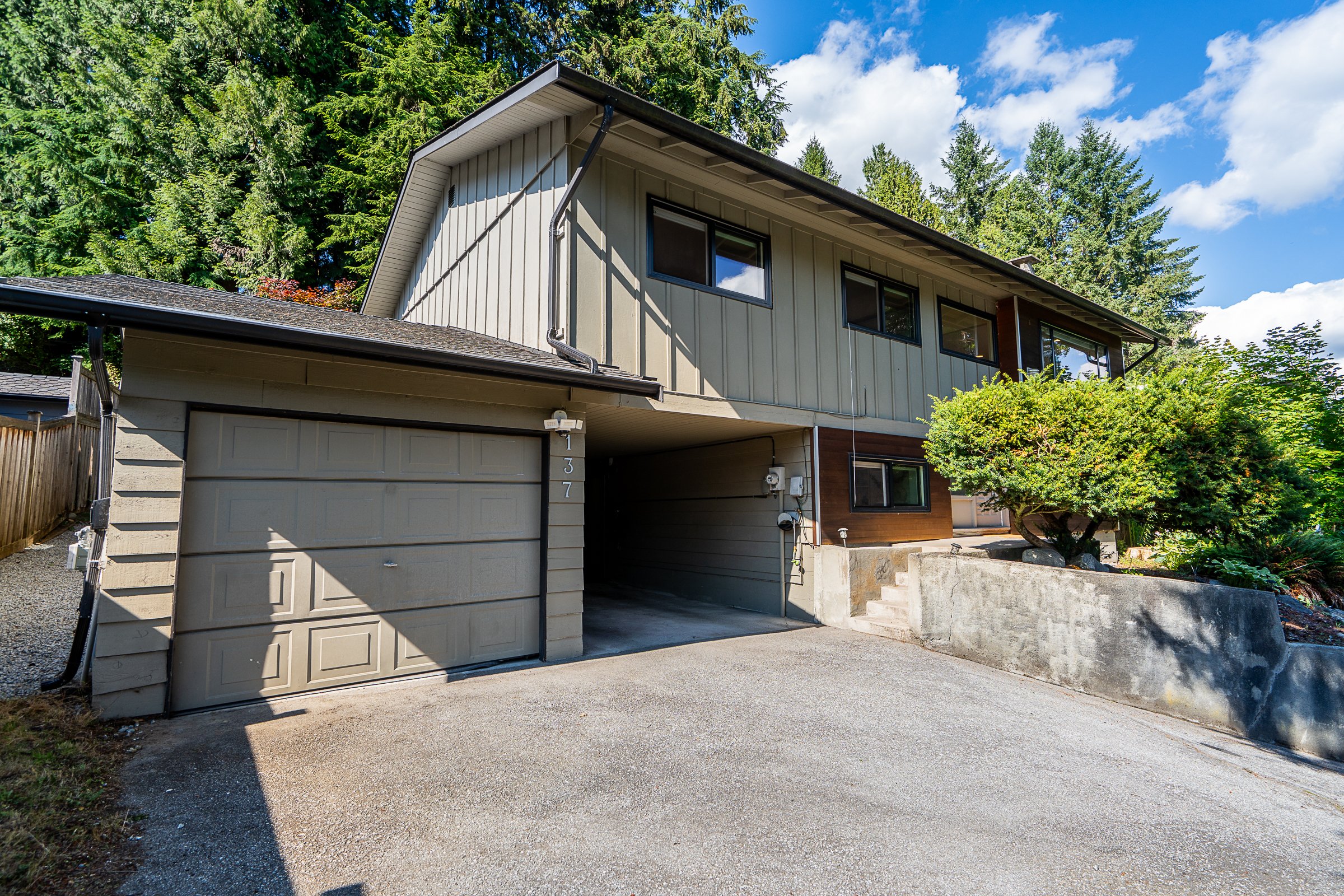 137-College-Park-Way-Port-Moody-Carolyn-Pogue-Best-Port-Moody-Realtor-33.jpg