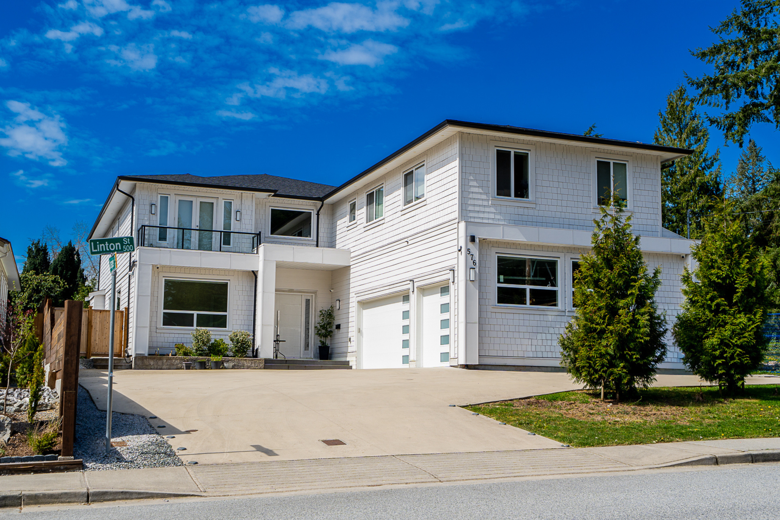576 LINTON STREET | Coquitlam