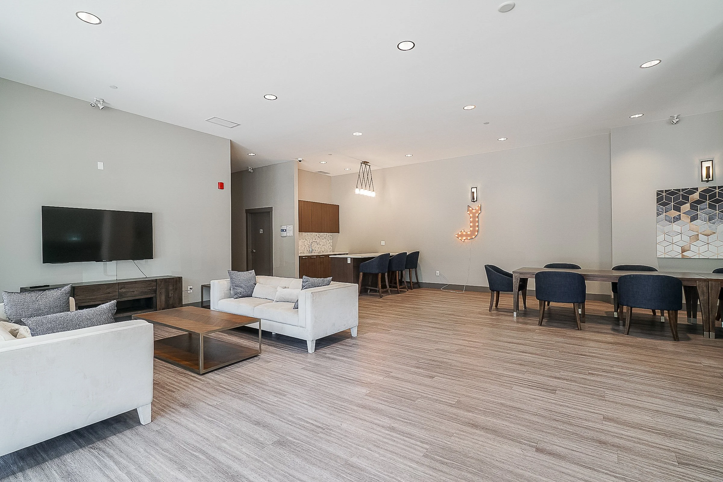 414-2525-Clarke-Street-Port-Moody-The-Strand-Carolyn-Pogue-Best-Port-Moody-Realtor-26.jpg