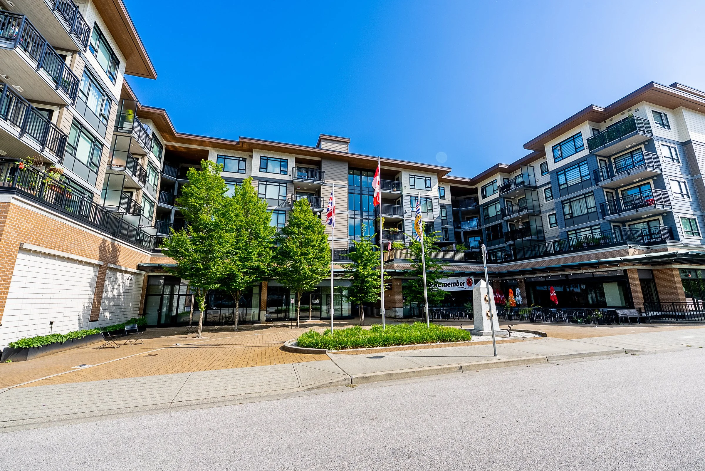 414-2525-Clarke-Street-Port-Moody-The-Strand-Carolyn-Pogue-Best-Port-Moody-Realtor-37.jpg