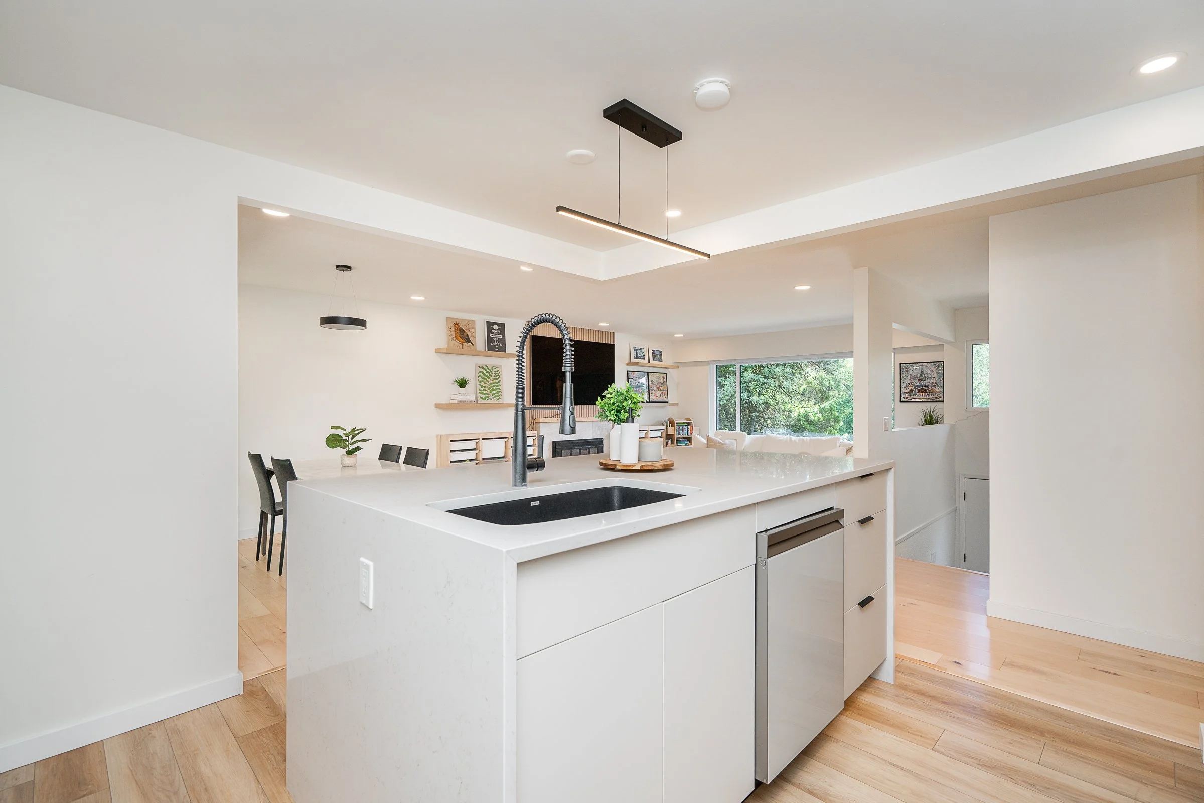 137-College-Park-Way-Port-Moody-Carolyn-Pogue-Best-Port-Moody-Realtor-9.jpg