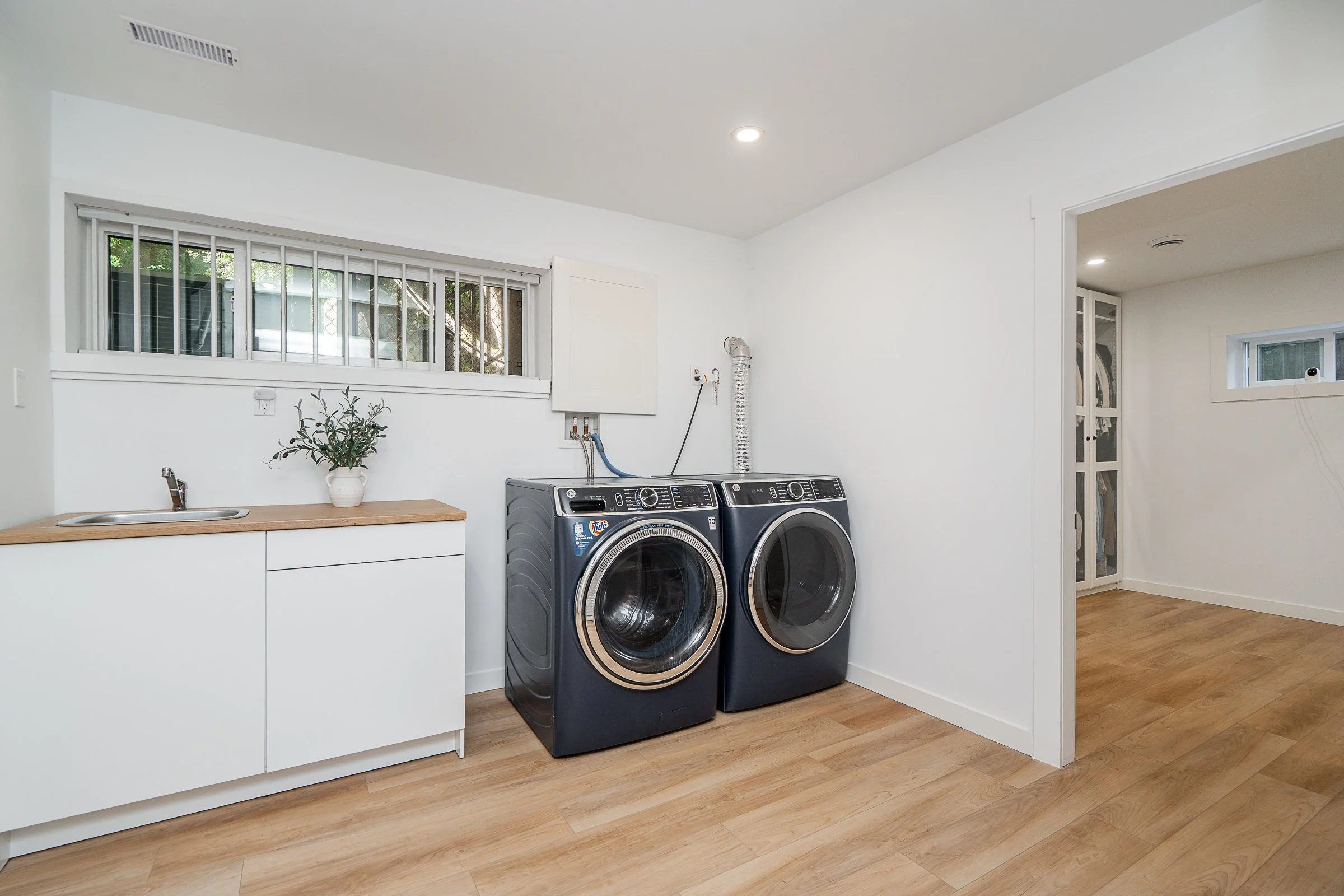 137-College-Park-Way-Port-Moody-Carolyn-Pogue-Best-Port-Moody-Realtor-24.jpg