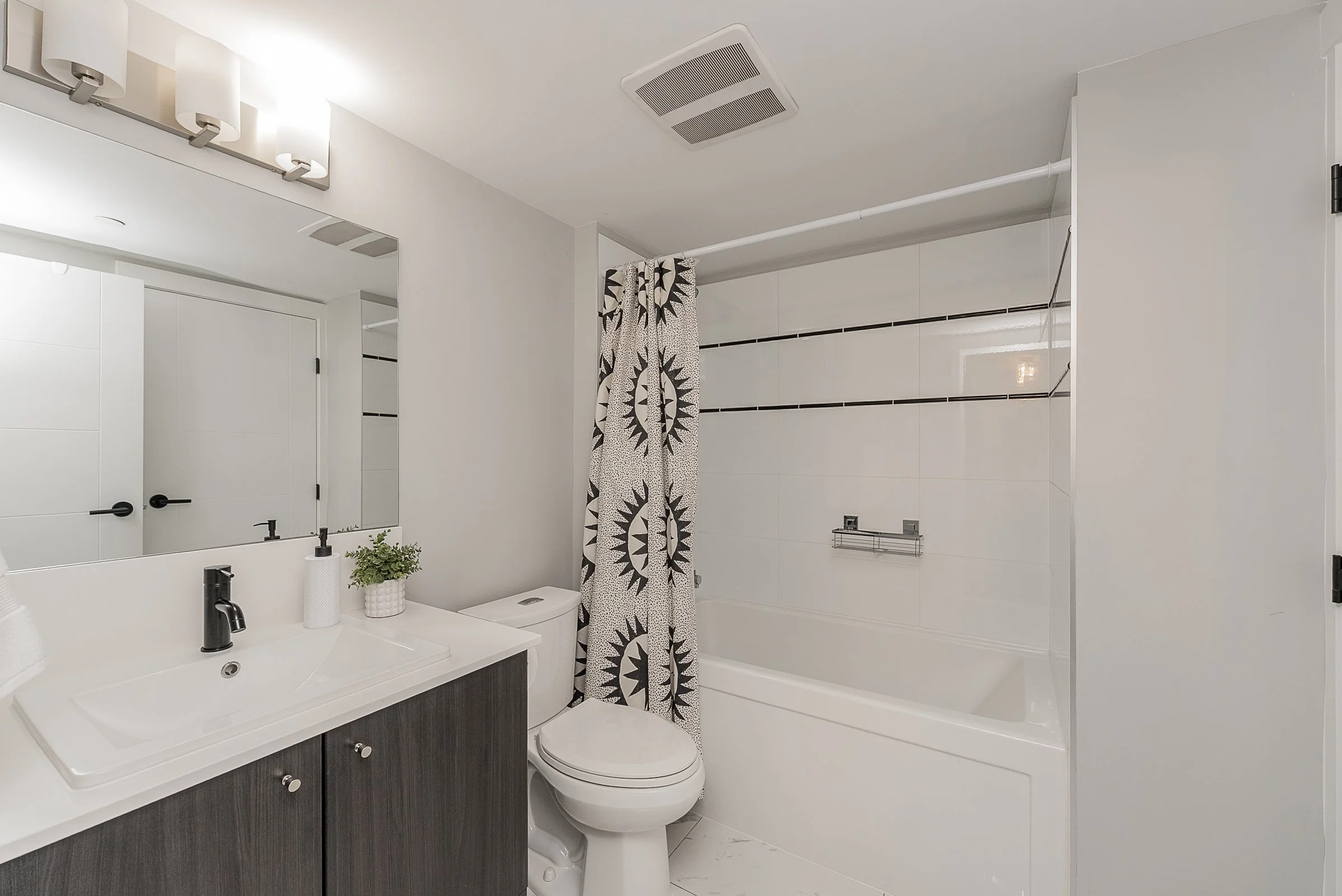 414-2525-Clarke-Street-Port-Moody-The-Strand-Carolyn-Pogue-Best-Port-Moody-Realtor-20.jpg