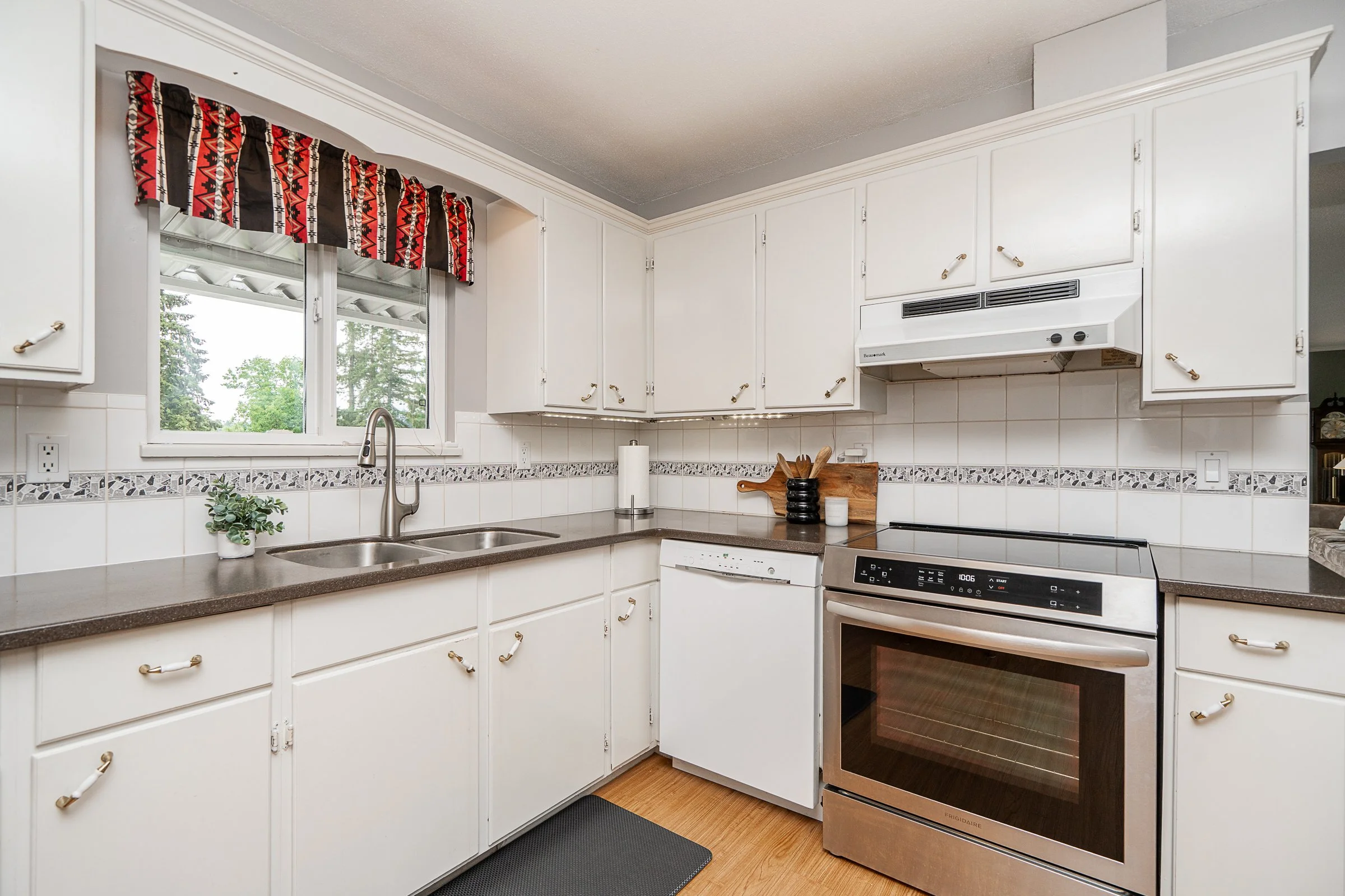 259-College-Park-Way-Port-Moody-Carolyn-Pogue-Best-Port-Moody-Realtor-7.jpg