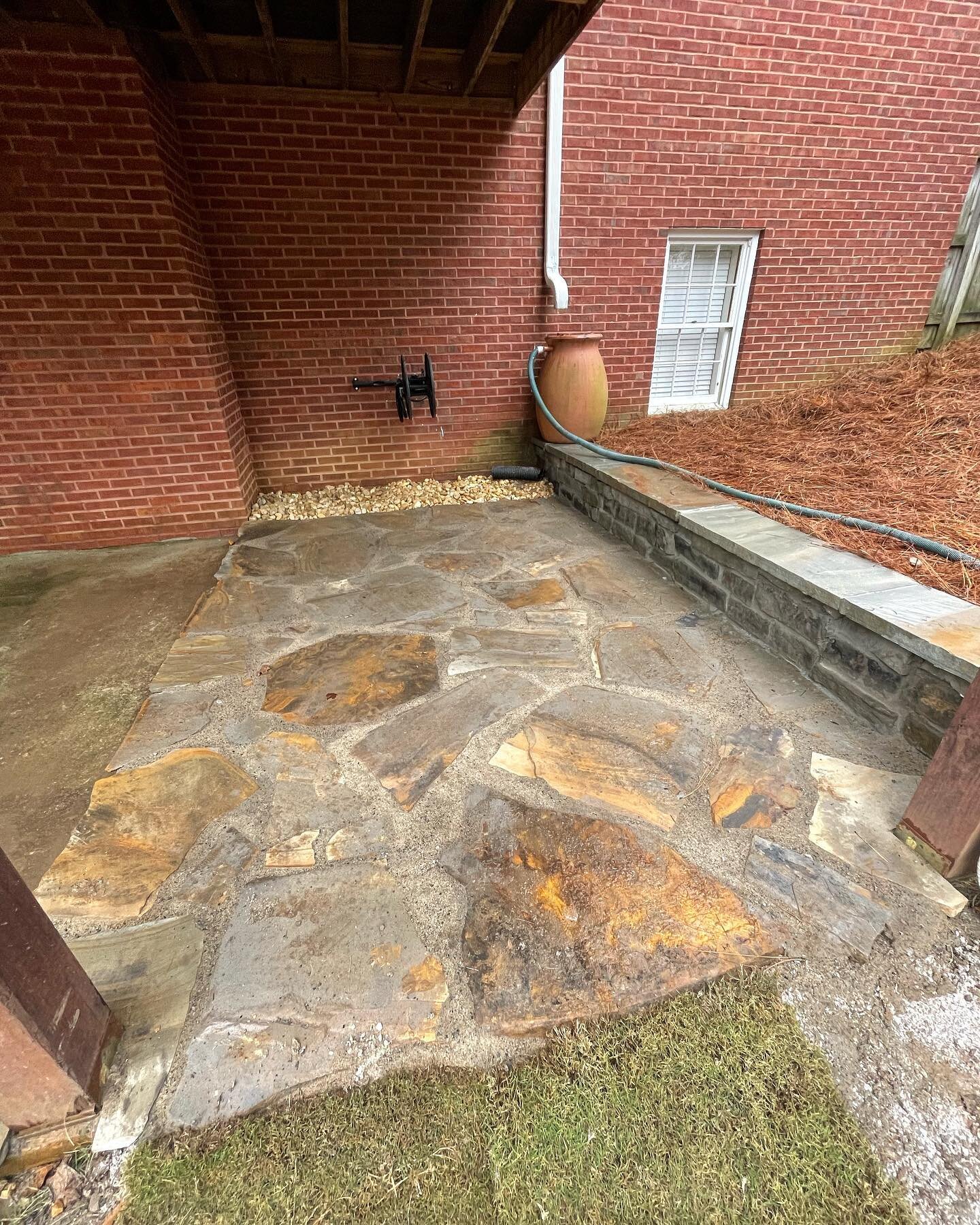 Flagstone patio! Just playing around with other material other than pavers!!!
.
.
.
.
.
#opengradedbase #flagstone #retainingwall #rainwaterharvesting #veneer #hardscape #patio