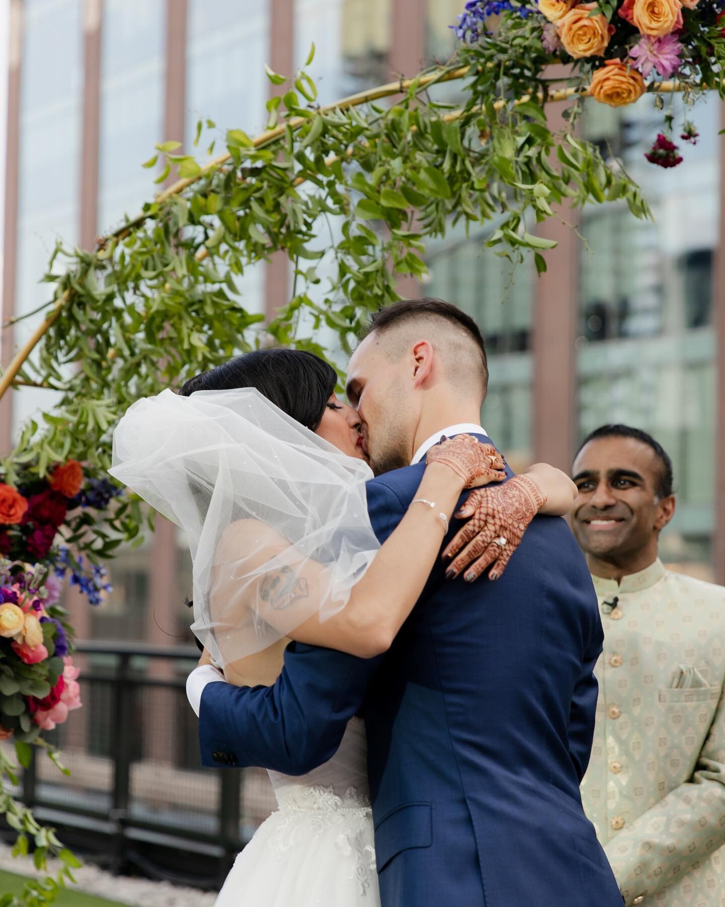 Shanti + Evan 🤍 Kicking off August with the most gorgeous and dreamy wedding. While we think these two are amazing, I think we can all agree that it was really Amelie who stole the show (peep picture #4). Congratulations to a beautiful couple - we a