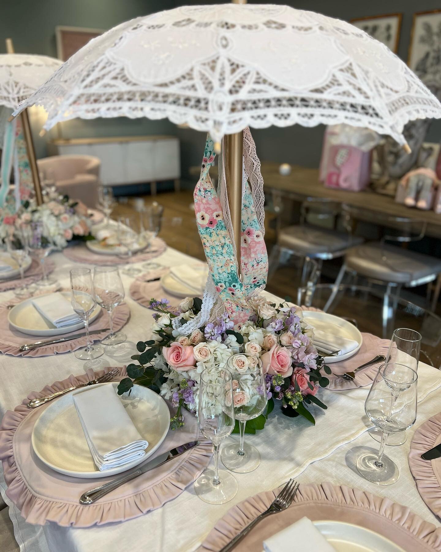 A very special day to celebrate my newest granddaughter on the way 💞 We had so much fun planning this shower, which was practically perfect in every way ☂️
.
.
.
Flowers: @galleryflowers 
Custom cookies: @thesugarjarhouston 
Venue: @beanandbottletx