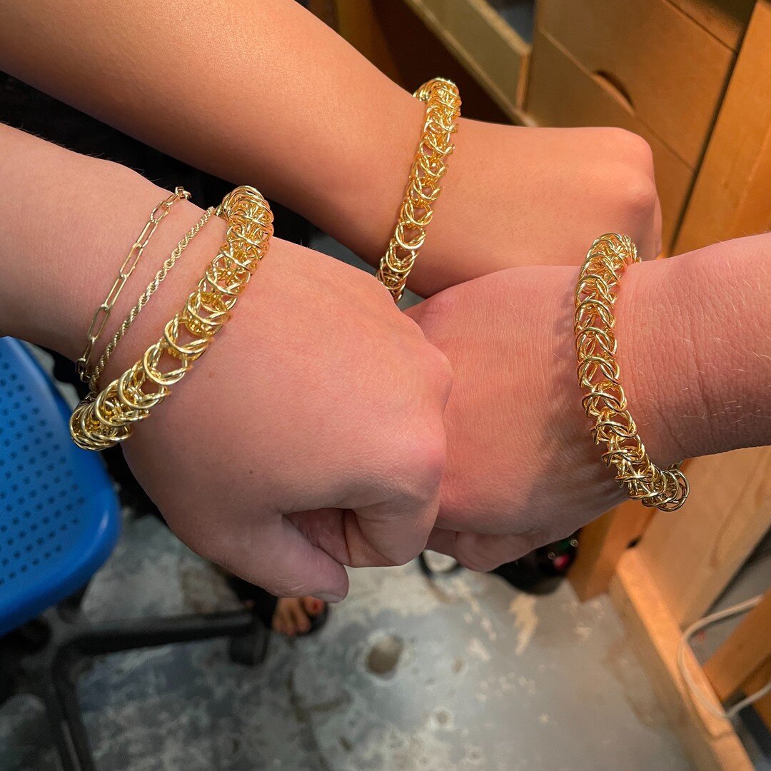 My students had a great time last night making chain mail bracelets @ Lillstreet. #Lillstreet #lillstreetartcenter #lillstreetmetals #chainmailjewelry #bracelets.  Join me August 27th and 29th for two wonderful workshops in enameling.