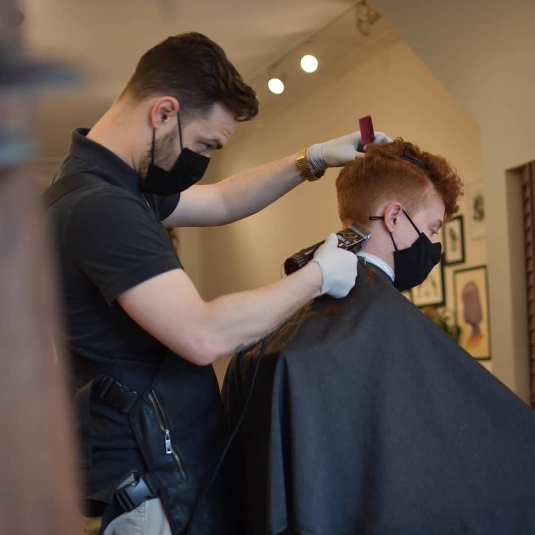 Friday afternoons in Lincoln Park. Perfect. Thanks to everyone who stopped in to the shop and studio today. Full up until next week! Hit the website for bookings. 
.
.
.
#wrathandcochicago #midwestmade #wrathandcobarbers #chicagogram #chicagobarber #