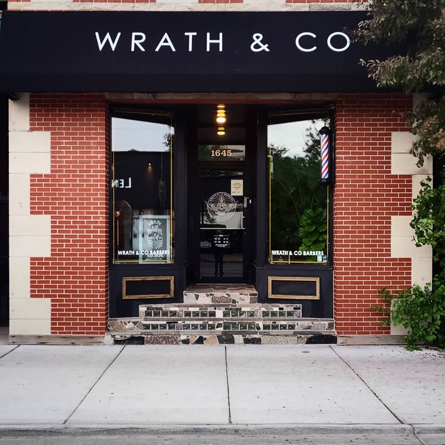 Open 7 days a week in Lincoln Park. We've only got a few spots available before the Holiday weekend. Check the website or hit the link in our bio to grab a seat. 
.
.
.
#wrathandcochicago #midwestmade #wrathandcobarbers #chicagogram #chicagobarber #c