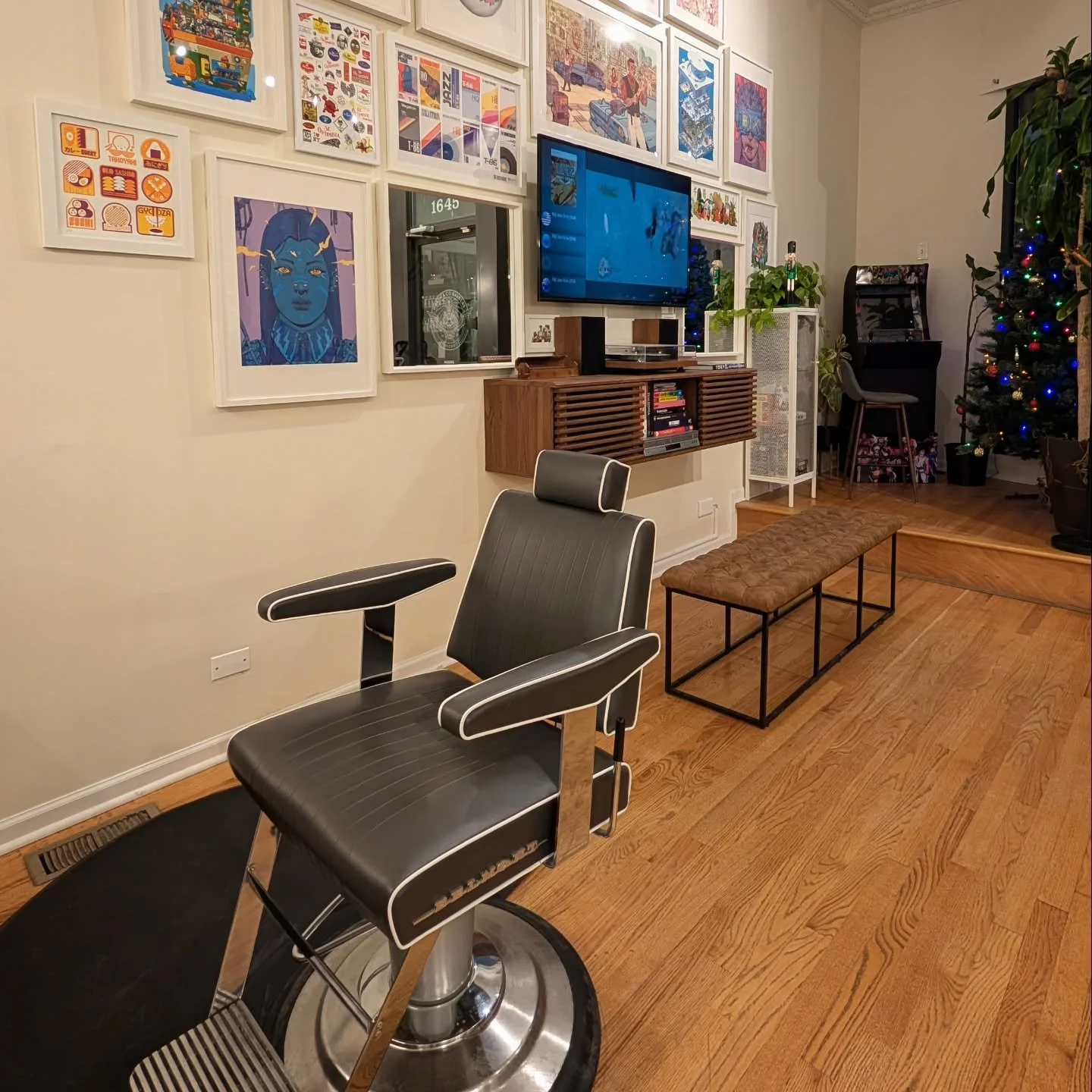 Creeping very near to the end of the year. The last few weeks since Thanksgiving have been busy for sure. We didn't forget about Insta, just hard to find time! We're booked up for our short Xmas Eve shift tomorrow. We will be closed at 2p and reopen 