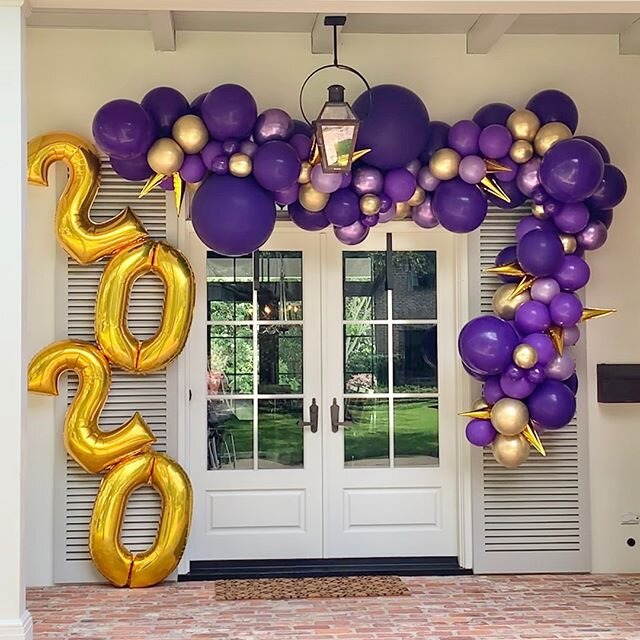 To the class of 2020, you are resilient &amp; strong! You did it, amidst the unknown you've made it to the other side! Congratulations!⁠
.⁠
.⁠
.⁠
#balloons #balloongarland #organicballoons #qualatex #balloondecor #balloonart #balloonshop #balloonarti