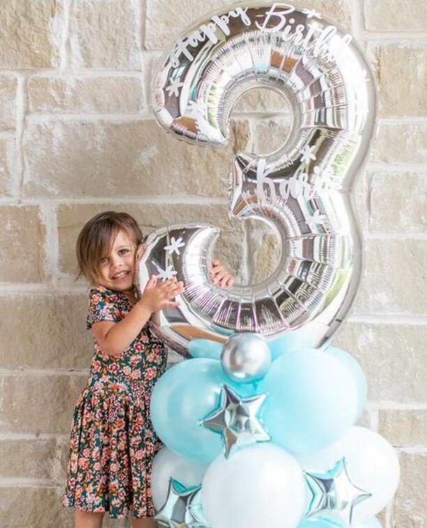 It brings me so much joy to see these little birthday babes love their balloon base numbers so much!! Happy Birthday Karis! ⁠
⁠
Balloon Base Numbers start at $65, head over to our website and complete an order form. Please place your orders 3-4 days 