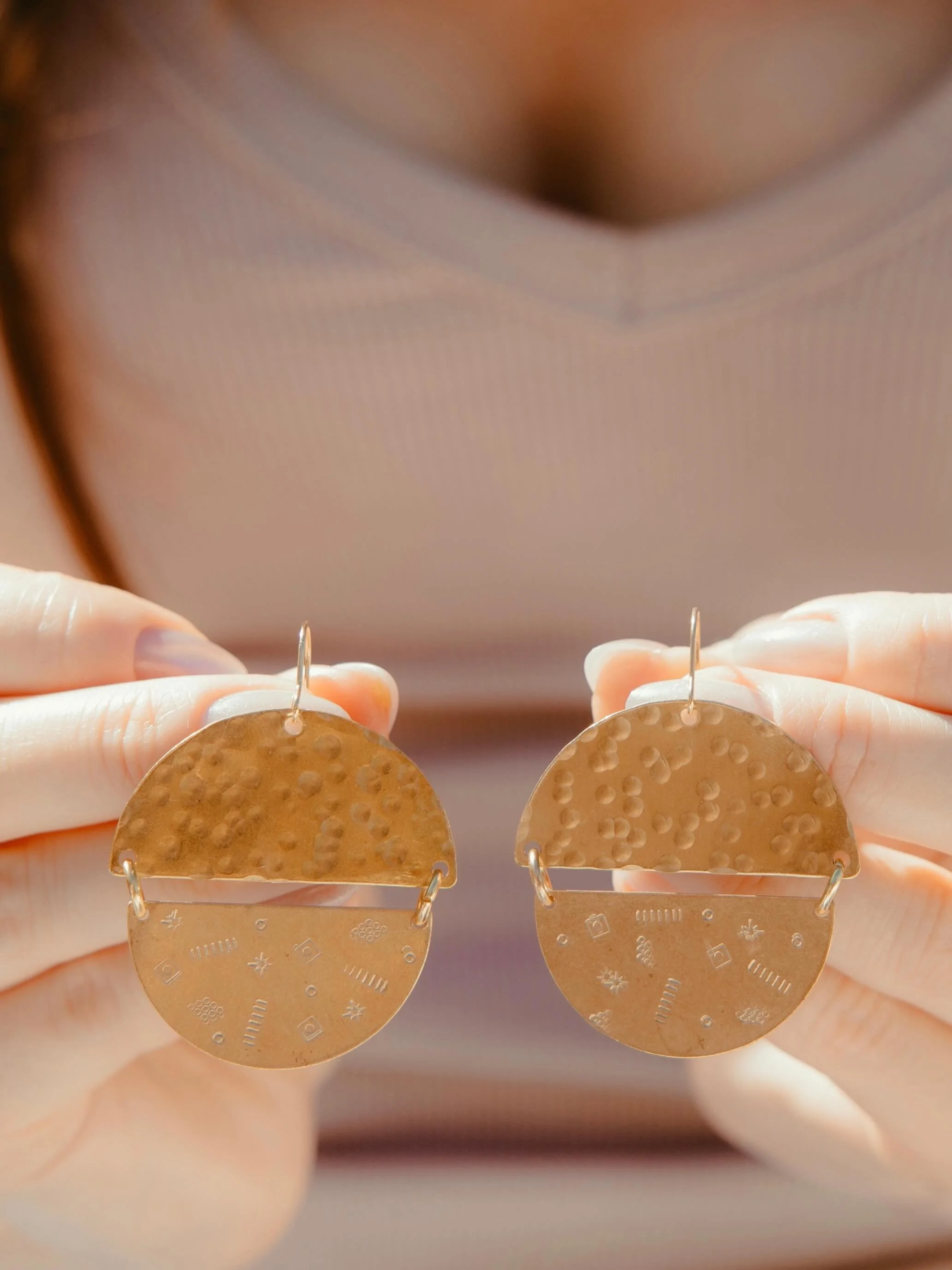 :: SOLIS EARRINGS :: Big, beautiful, and full of detail up close. The hand-stamped texture on these brass circles makes every pair truly unique &mdash; no two are exactly alike. Bold and wearable all at once, which is honestly the dream.
These are wa